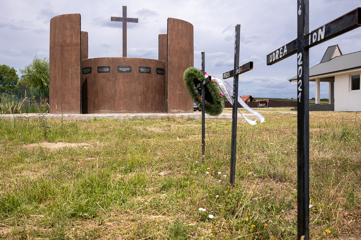 Cimitirul cu necunoscuți din Dumbrava. Viorel Pașca: „Toată lumea, indiferent de religie, are cruce la fel. Ca să nu se supere niciunul”