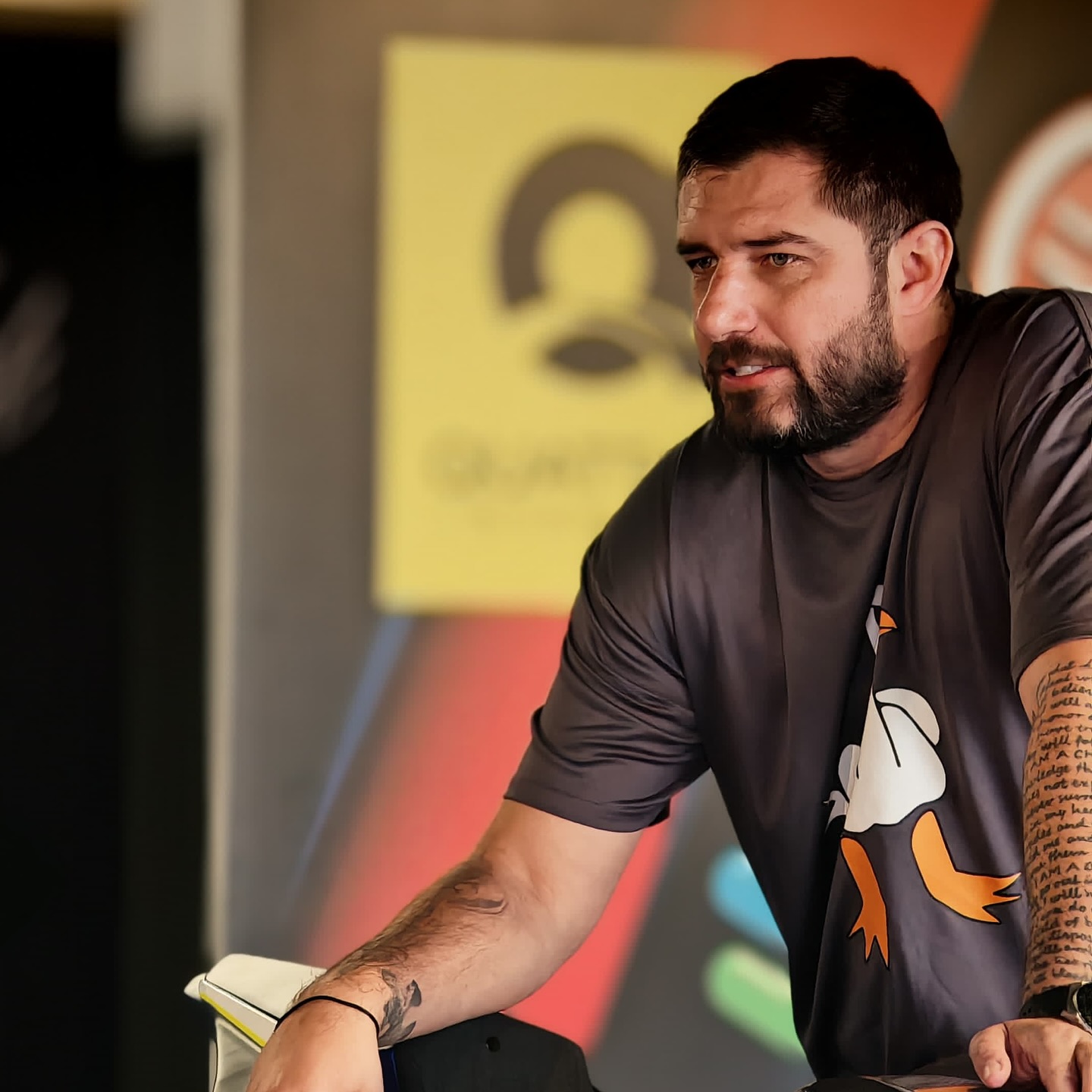Cătălin Cazacu, de la sport de performanță, televiziune și relații eșuate. Totul la „Dincolo de copertă”: „E rana prea proaspătă”