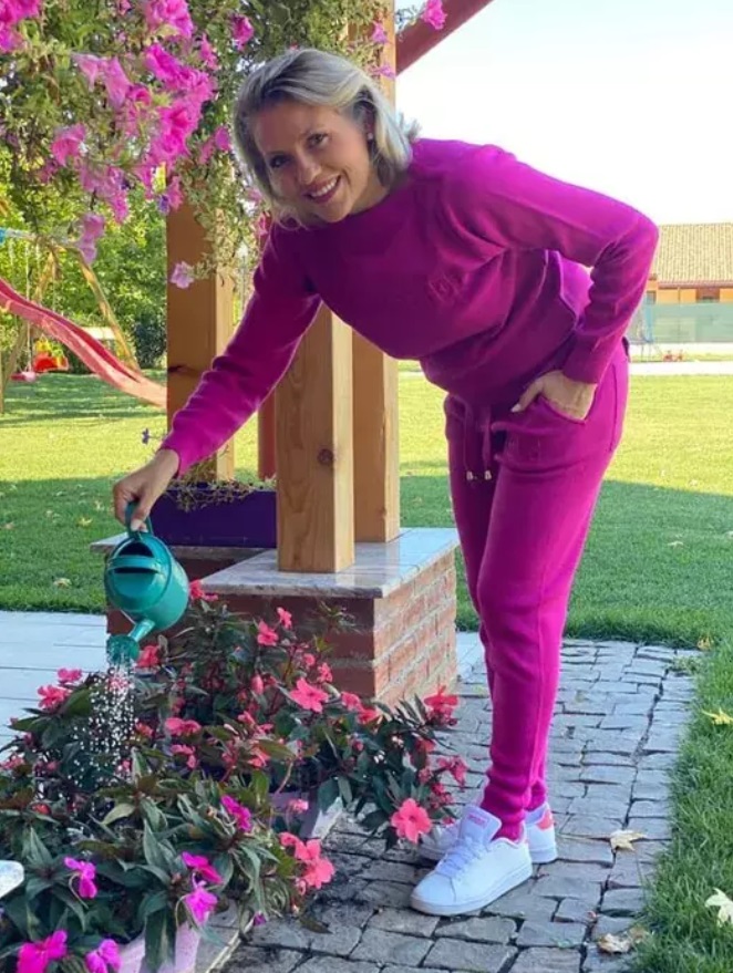Imagini cu casa în care locuiește Mirela Vaida cu soțul și cei trei copii. Vila din Snagov a prezentatoarei e chiar lângă pădure