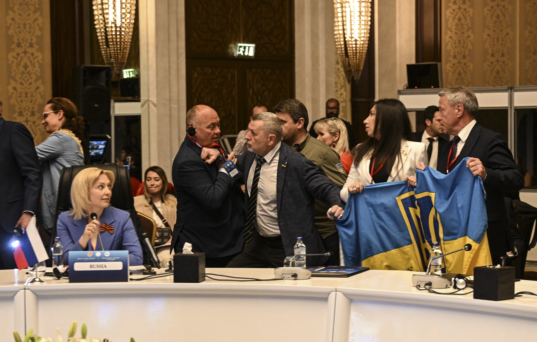 Altercație și îmbrânceli între delegațiile Rusiei și Ucrainei, la un forum din Ankara. VIDEO