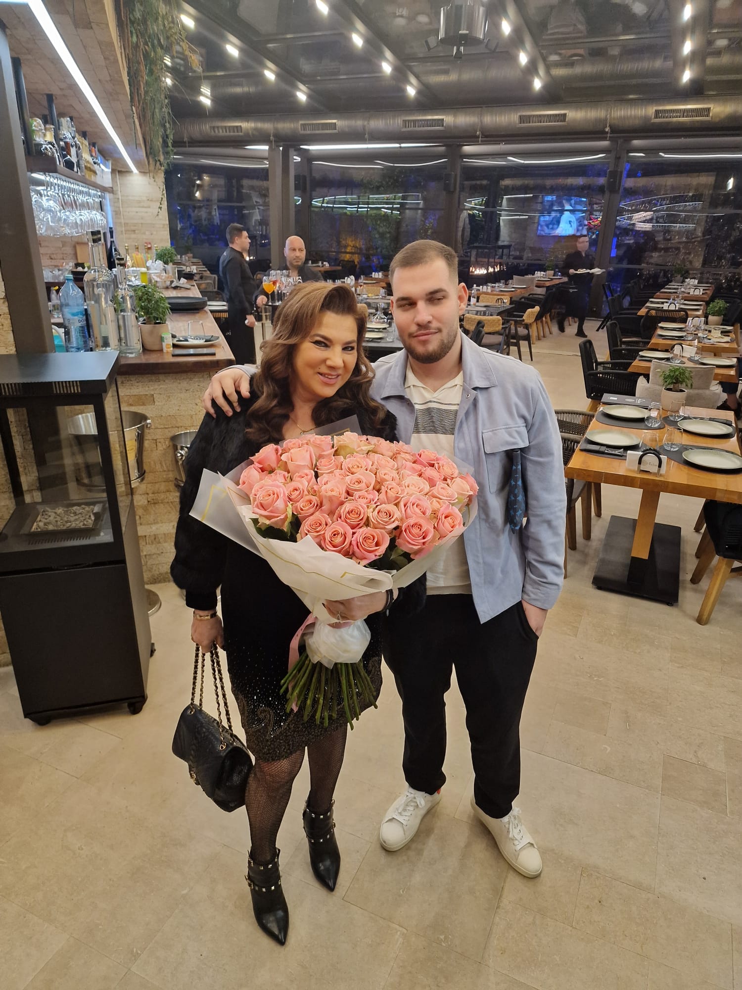 Mihaela Borcea a fost cerută în căsătorie. Imagini cu momentul special: „Un bărbat deosebit, care m-a învățat să iubesc din nou”