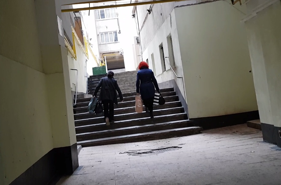 EXCLUSIV | Vecinii se ocupă de înmormântarea Cristinei Stamate! Două femei au ales hainele pentru înmormântare