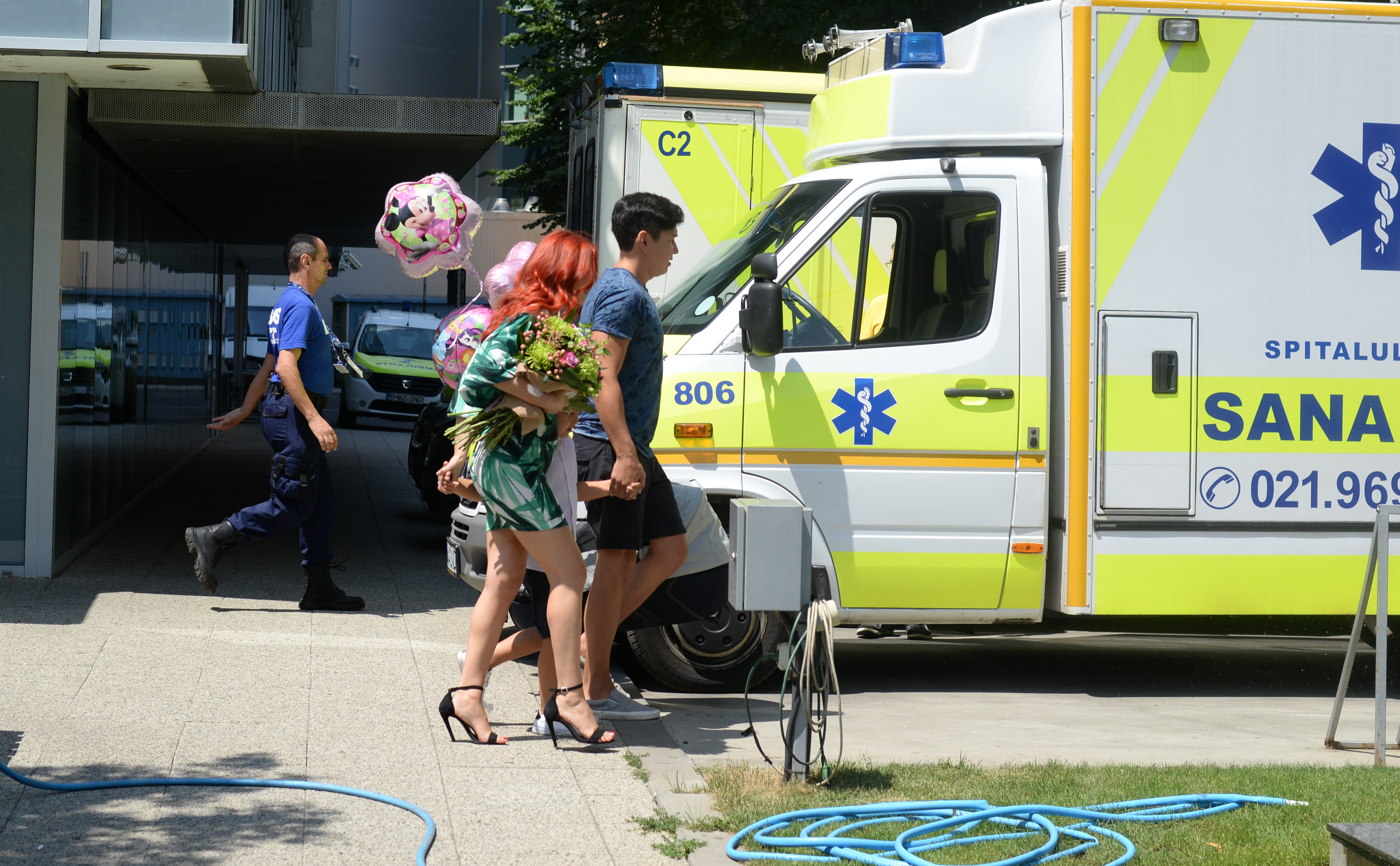 Elena Gheorghe și fetița ei s-au externat. Ce nume a ales cântăreața pentru „Bebelinda”