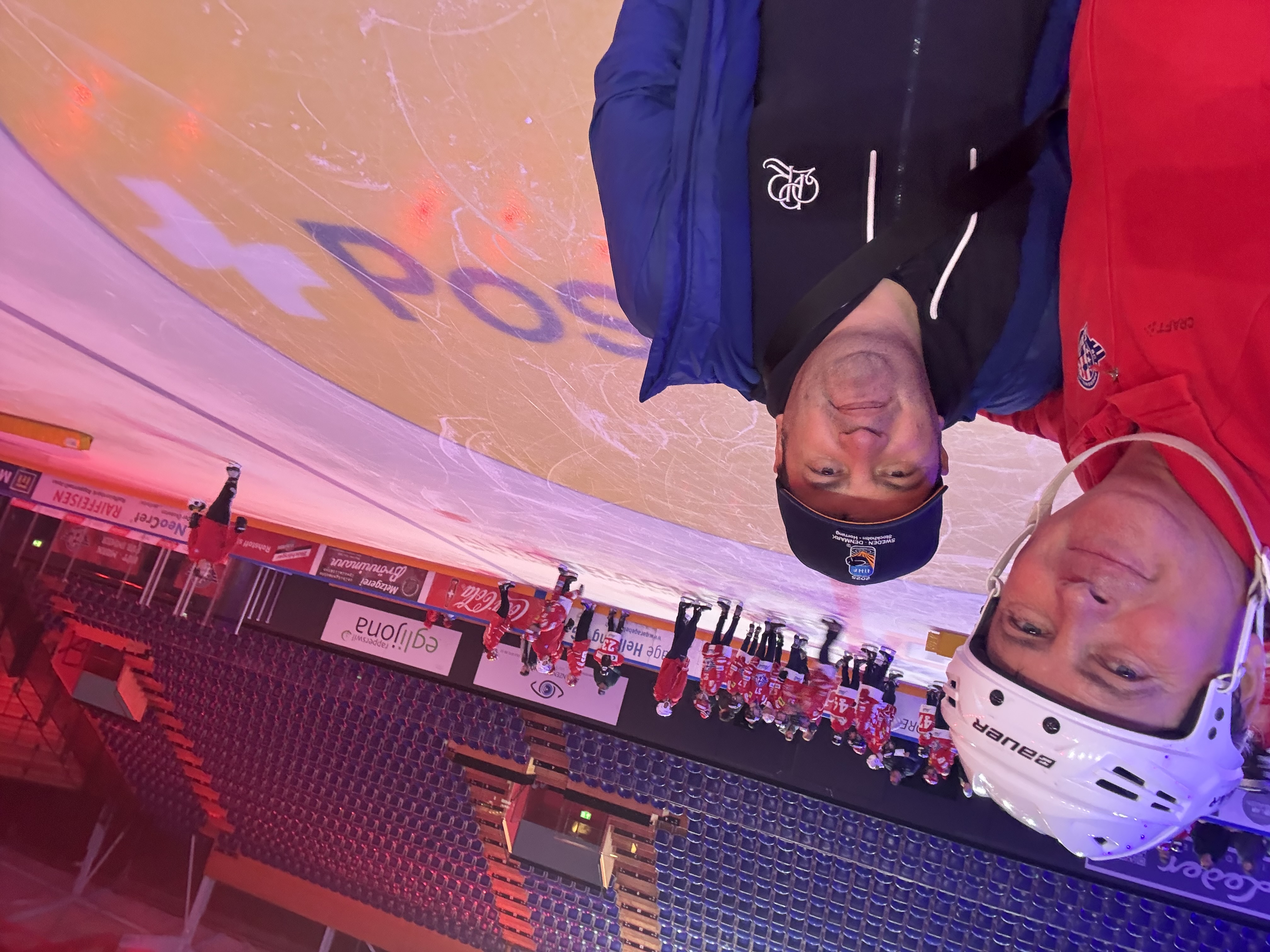 Cum am petrecut de ziua hocheiului elvețian pe gheața patinoarului din Rapperswil alături de 300 de copii: „Hop, Rappi!”