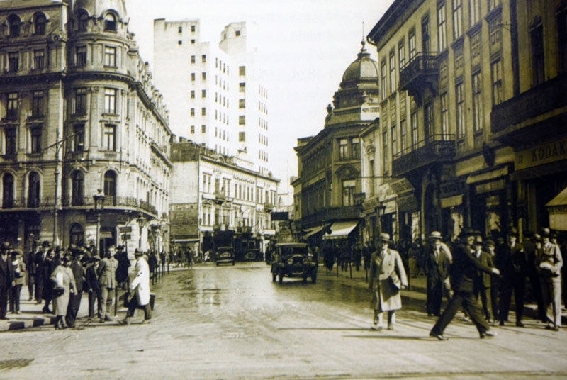 Povestea cafenelei Capșa, templul „cancanului și al farnientei” unde femeile nu îndrăzneau să intre. Curcanul „țintirom”, anulat de ciocolatele Frantz-Iosef Suveranul