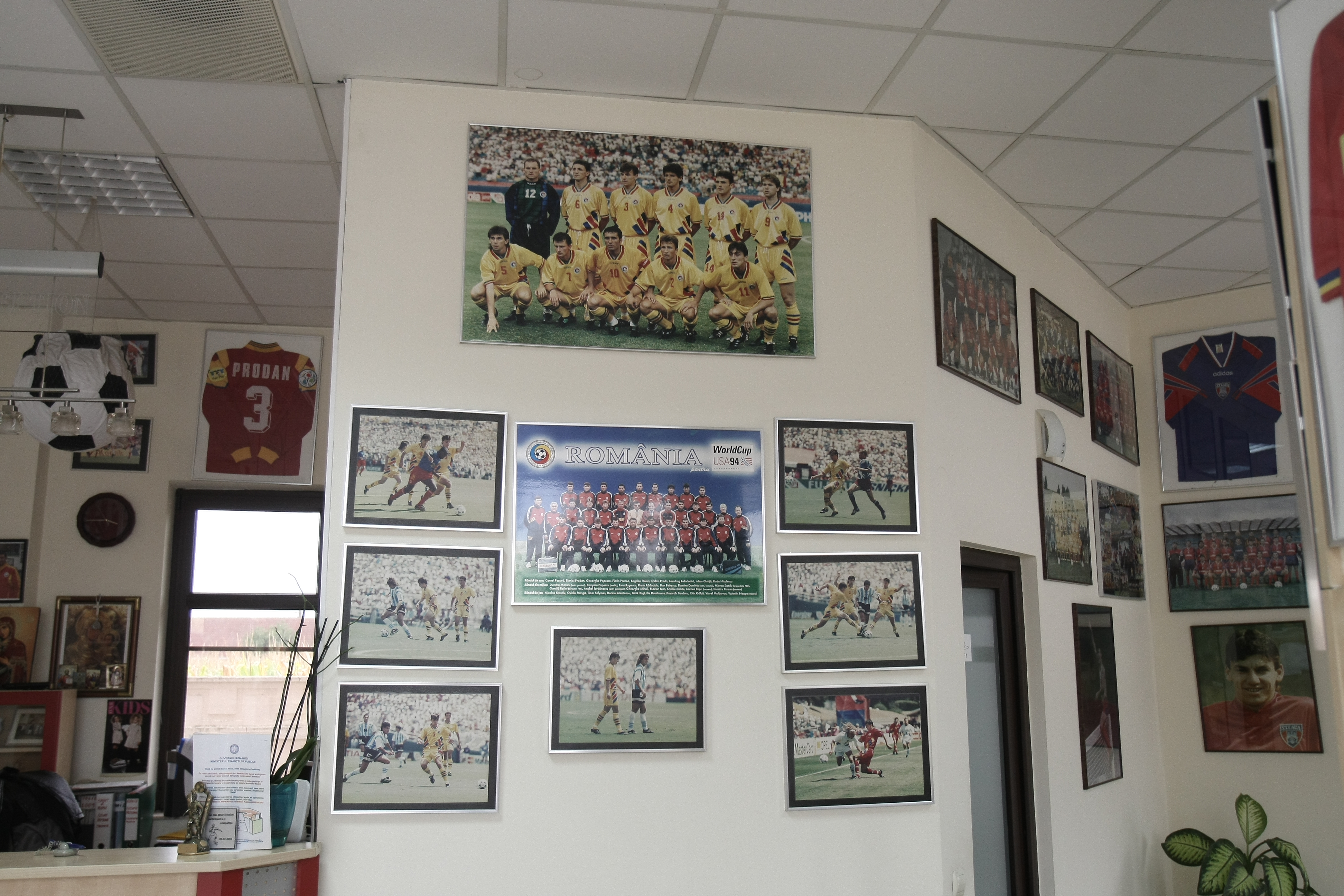 Trofeele lui Didi! Daniel Prodan a amenajat la Satu Mare muzeul echipei naționalei! GALERIE FOTO