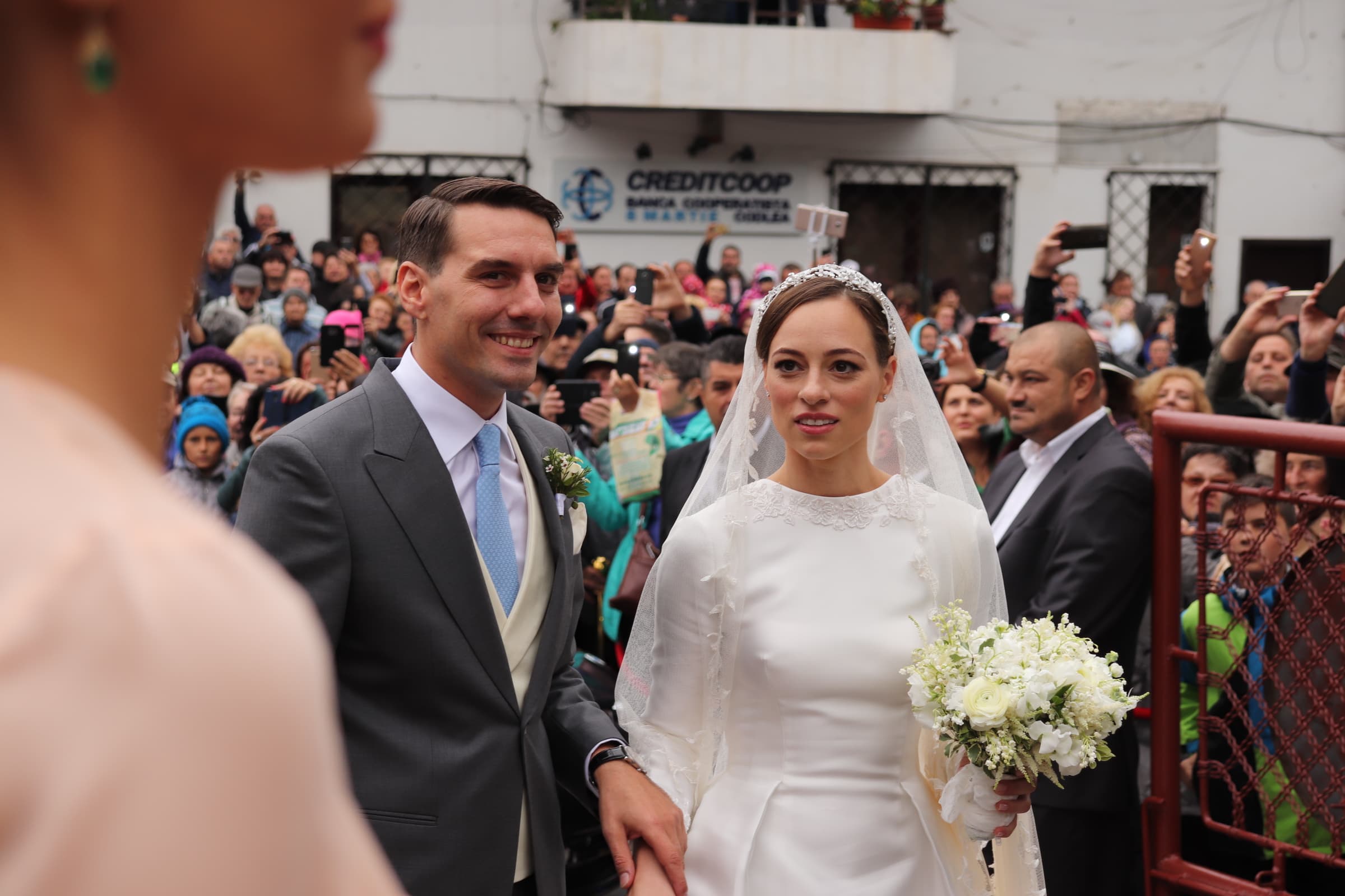 CORESPONDENȚĂ DIN SINAIA/ Principele Nicolae și Alina Binder, la biserică! Rochia incredibilă purtată de mireasă | FOTO & VIDEO