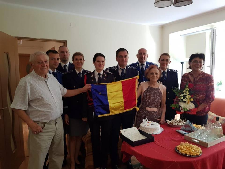 Șase oameni din Satu Mare, născuți în 1918, odată cu România, au fost felicitați de MAI