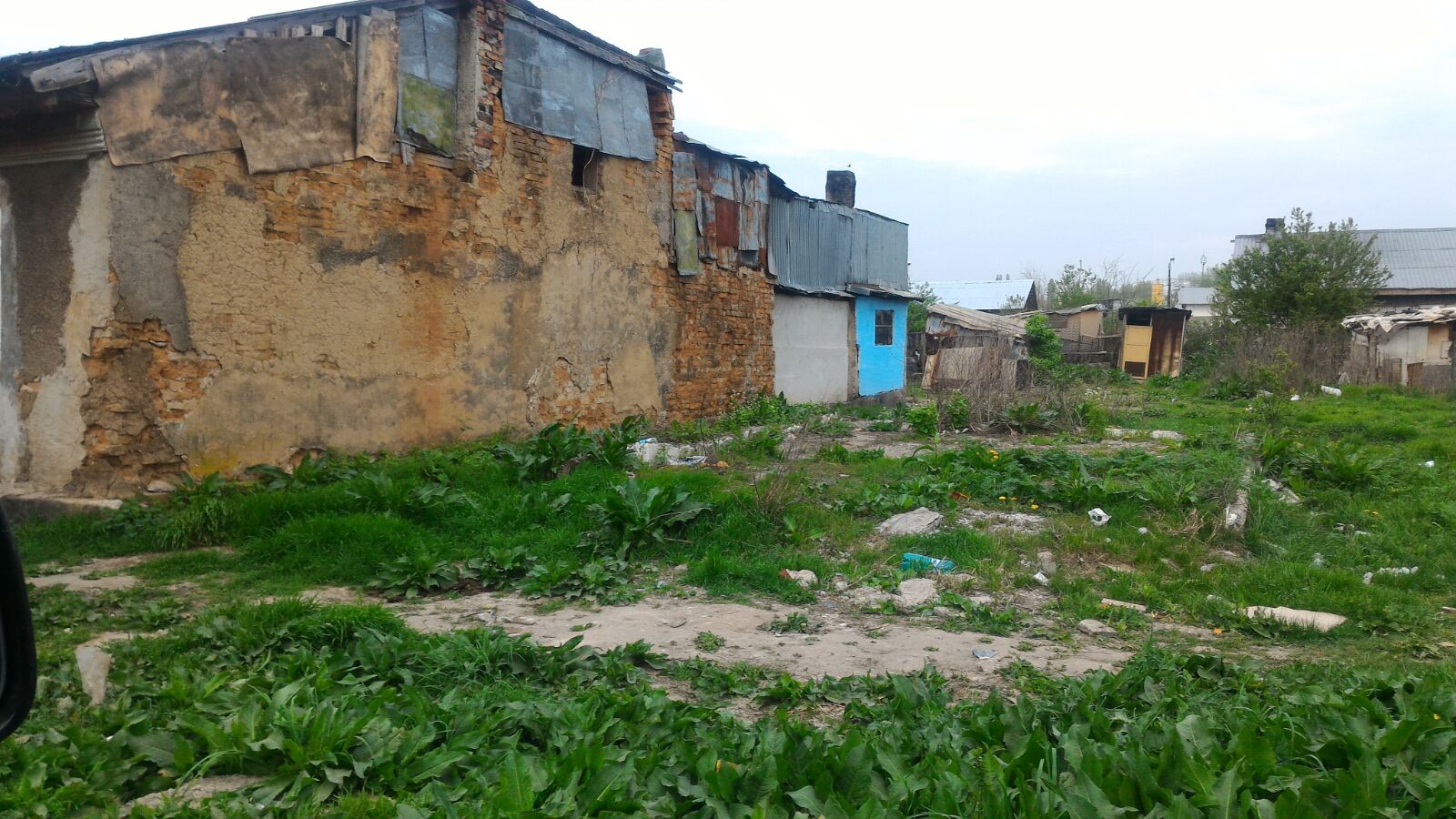 REPORTAJ: Ploiești, un oraș, două lumi total diferite: Viața în lux și viața printre gunoaie în urbea lui Caragiale/ VIDEO&FOTO