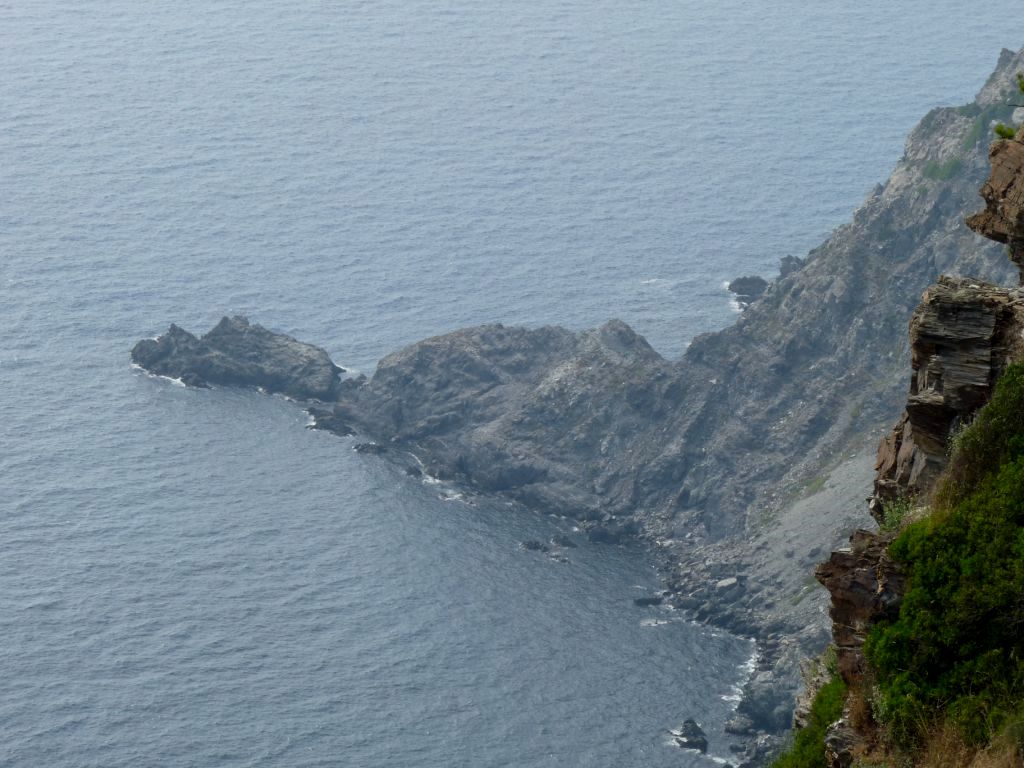 Un român în vacanță pe Coasta de Azur a căzut în mare, de pe stânca Pointe de Mourret înaltă de 37 de metri, și a murit pe loc