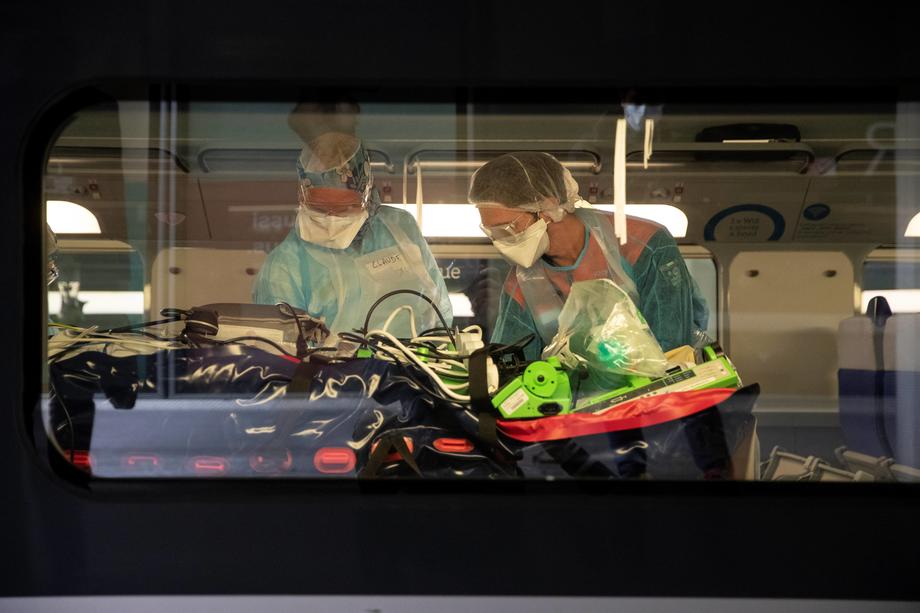Franţa a transformat trenuri de mare viteză în ambulanţe. Cum arată acum vagoanele TGV-urilor