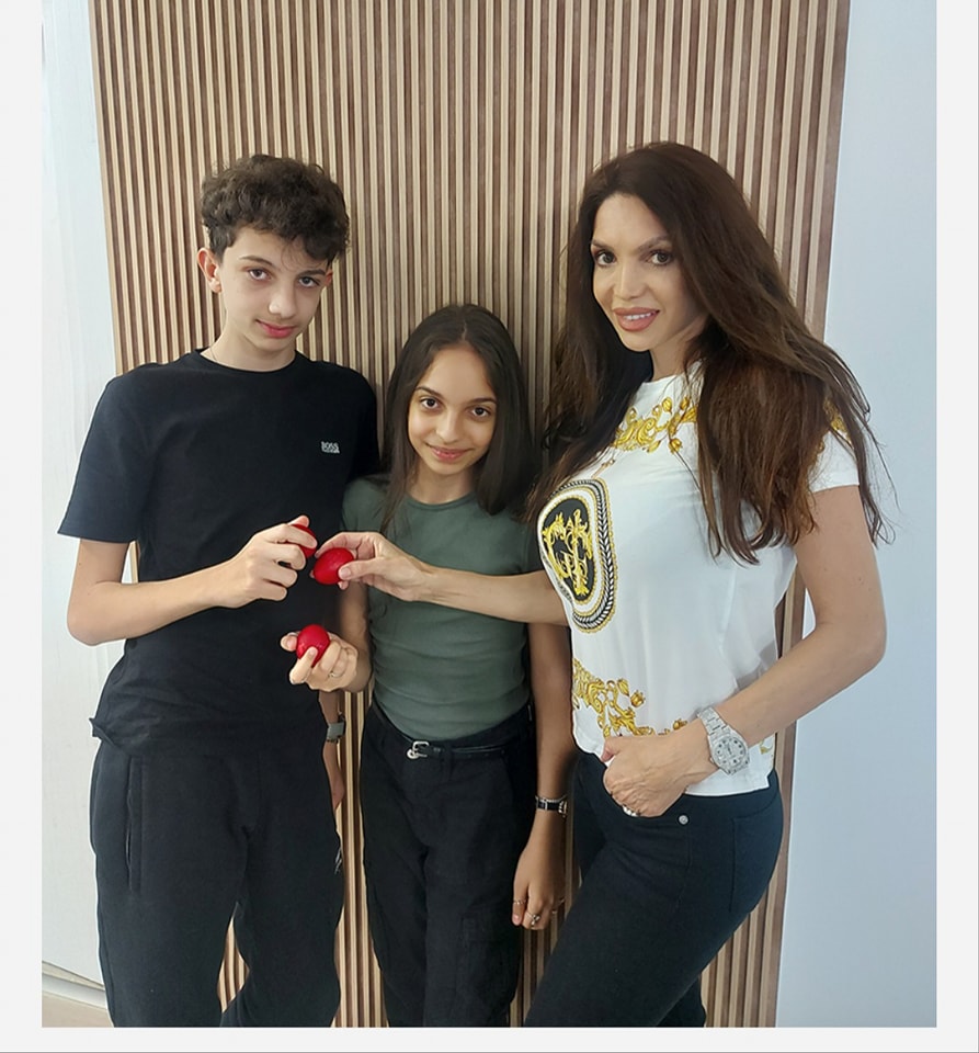 Cristina Spătar, prima fotografie alături de fiul soțului ei. Au pozat ca o adevărată familie
