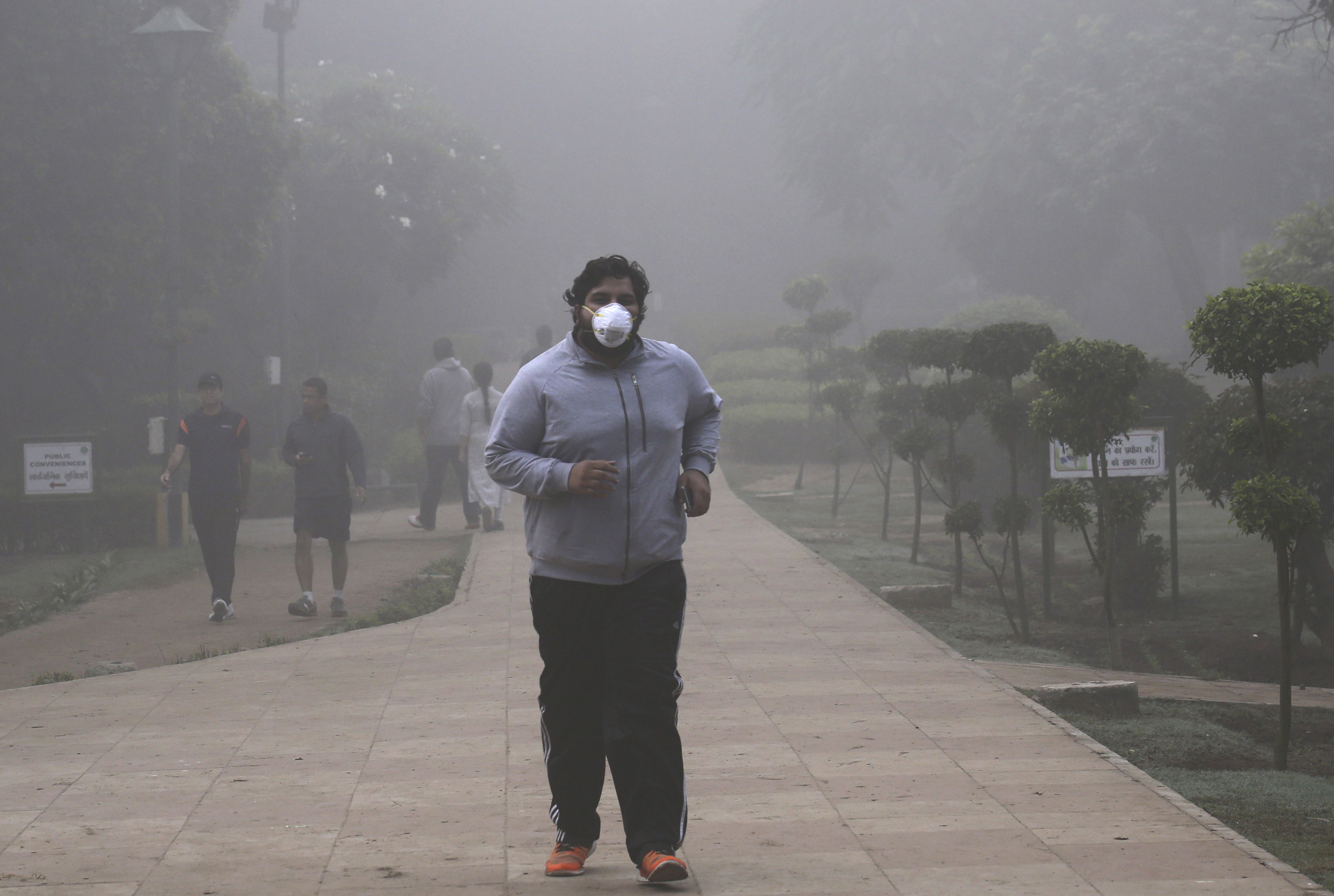 Nivelul poluării a atins un prag critic în New Delhi. Școlile au fost închise din cauza smogului