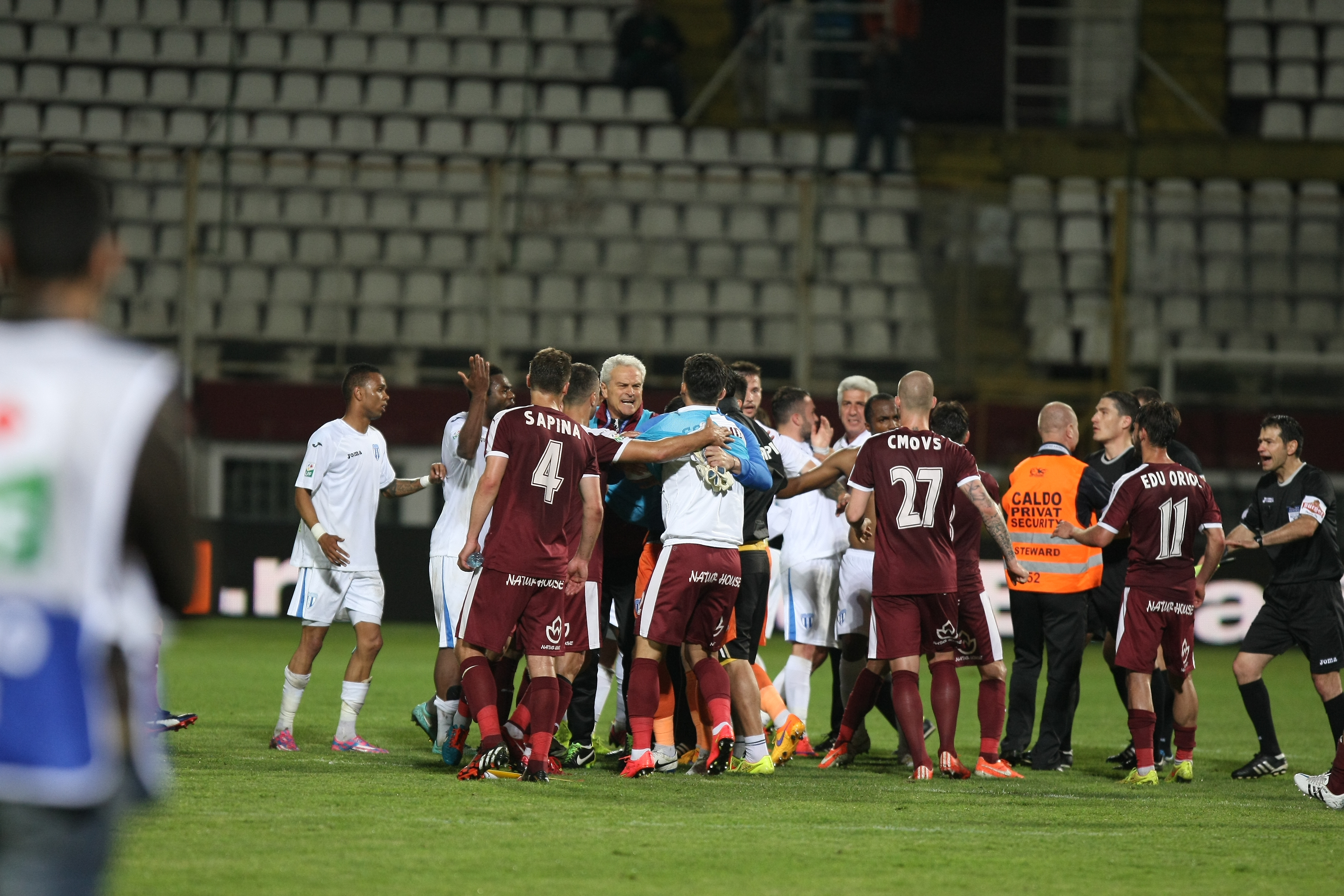 Comisia de Disciplină a FRF nu a putut judeca incidentele de la finalul partidei Rapid - CS U Craiova (1-2)