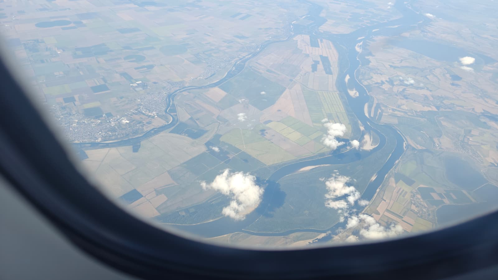 Cum se vede Dunărea din avion, de la 7.000 de metri înălțime, în apropiere de Călărași
