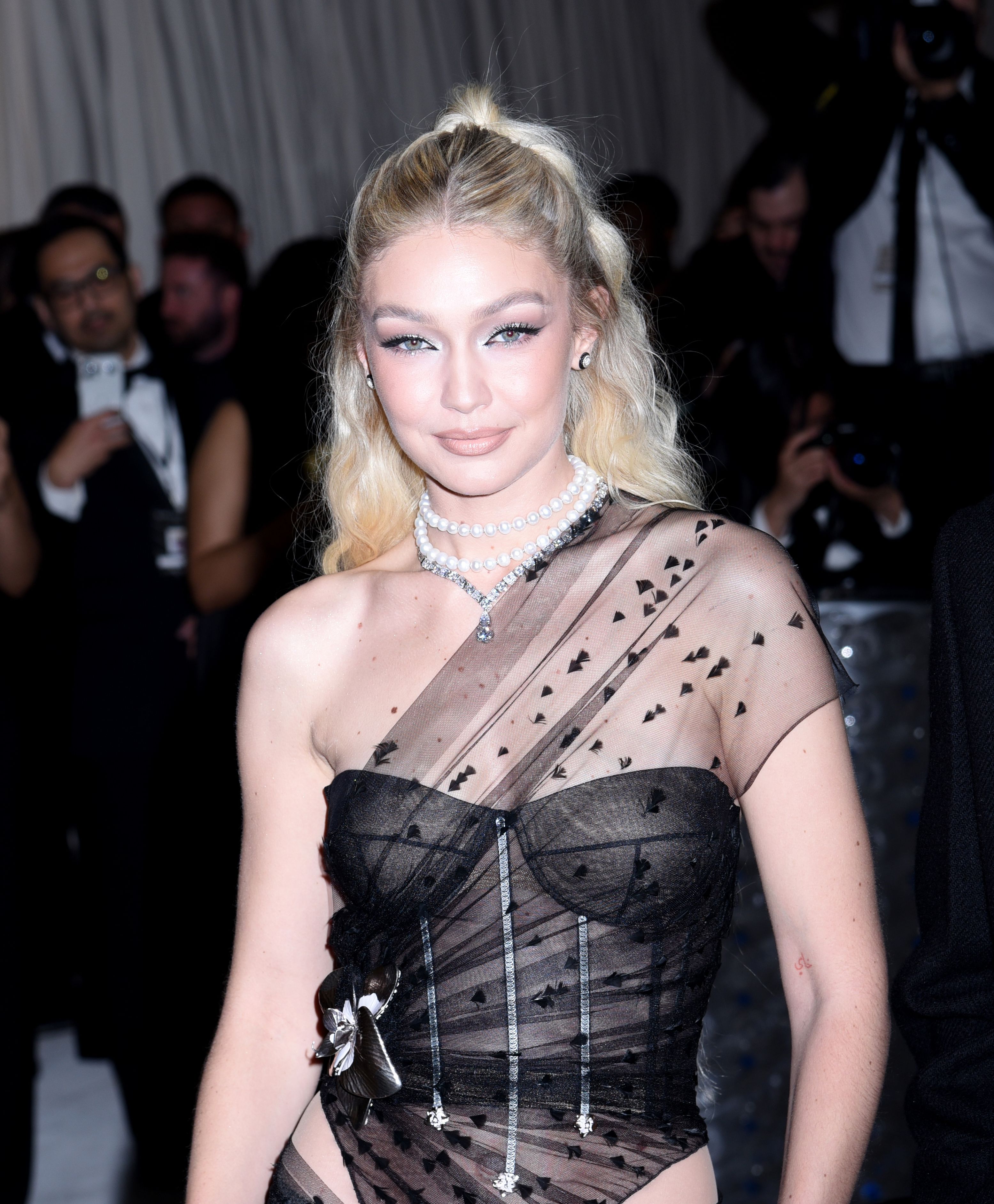 Gigi Hadid, arestată într-un aeroport din Insulele Cayman. Ce i-au găsit în bagaje: „Cazierul ei rămâne curat”