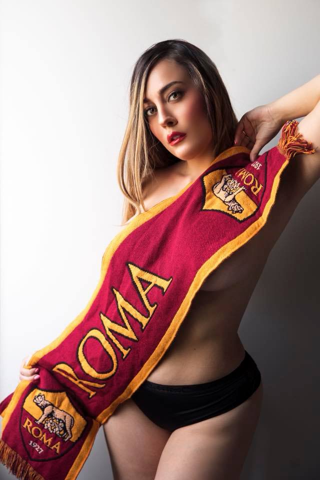 FOTO | Actrița Paola Saulino le-a făcut o propunere indecentă jucătorilor de la Napoli, dacă iau Liga Campionilor. Ce le-a promis