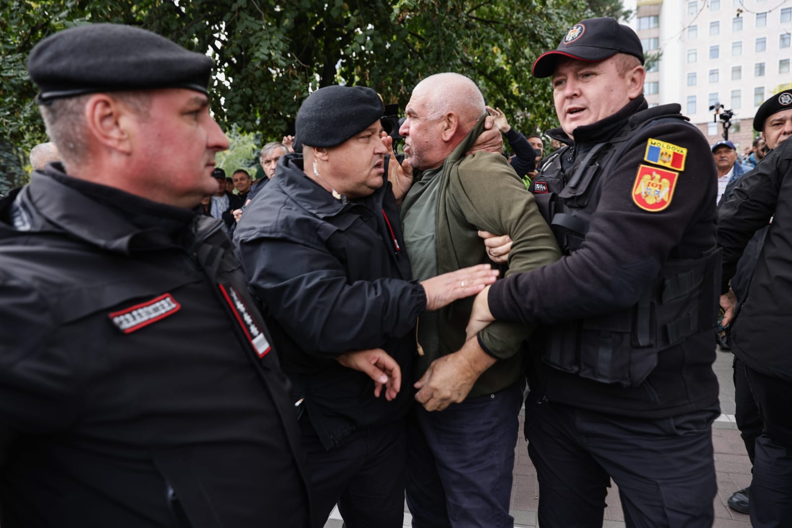 Protest la Chișinău după alegerile parlamentare din Republica Moldova. A durat doar 30 de minute și a avut câteva sute de participanți