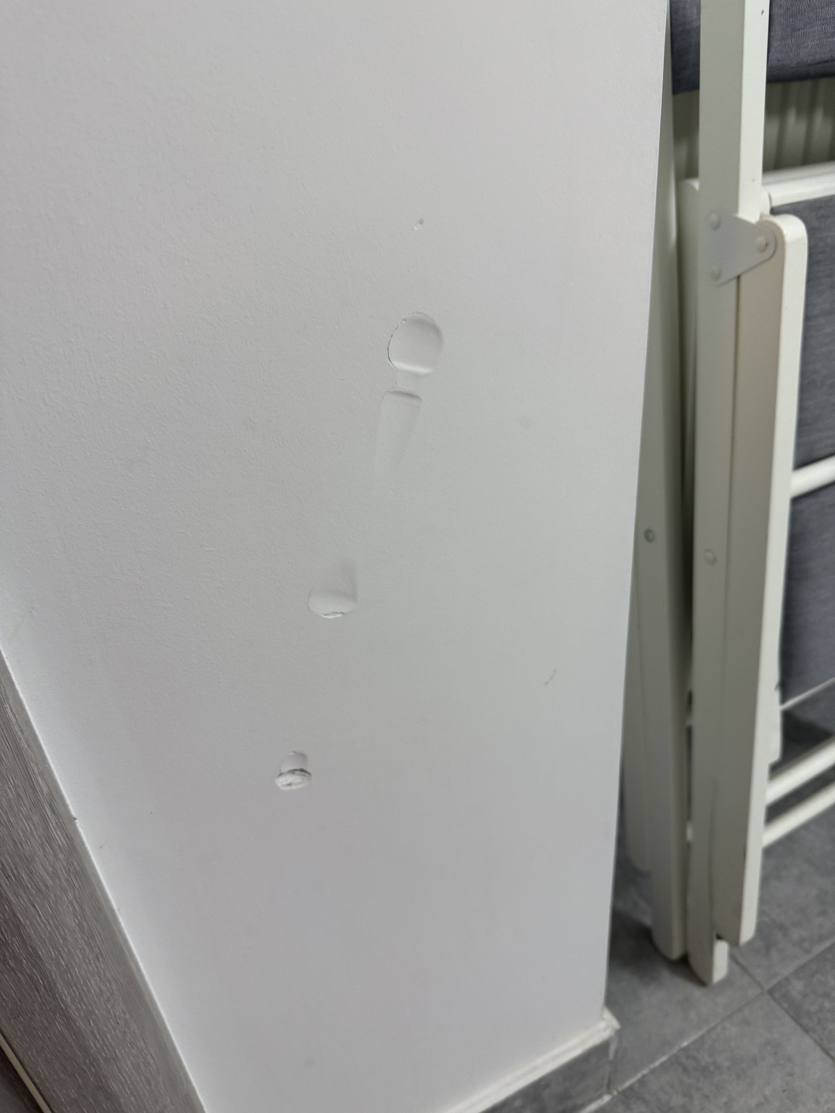 Imagini înainte și după cu apartamentul pe care Calina Dumitrescu l-ar fi distrus. Proprietara rupe tăcerea: „O pune pe mama ei sa se ocupe de mizeria pe care ea o face”