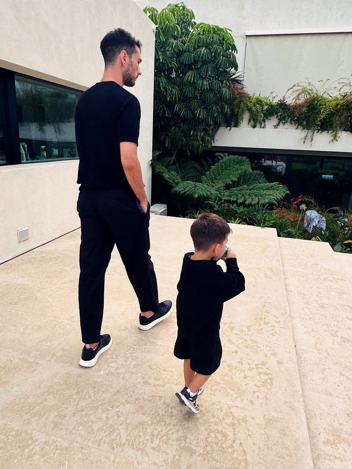Imagini adorabile cu Theo Rose și Anghel Damian alături de fiul lor, Sasha