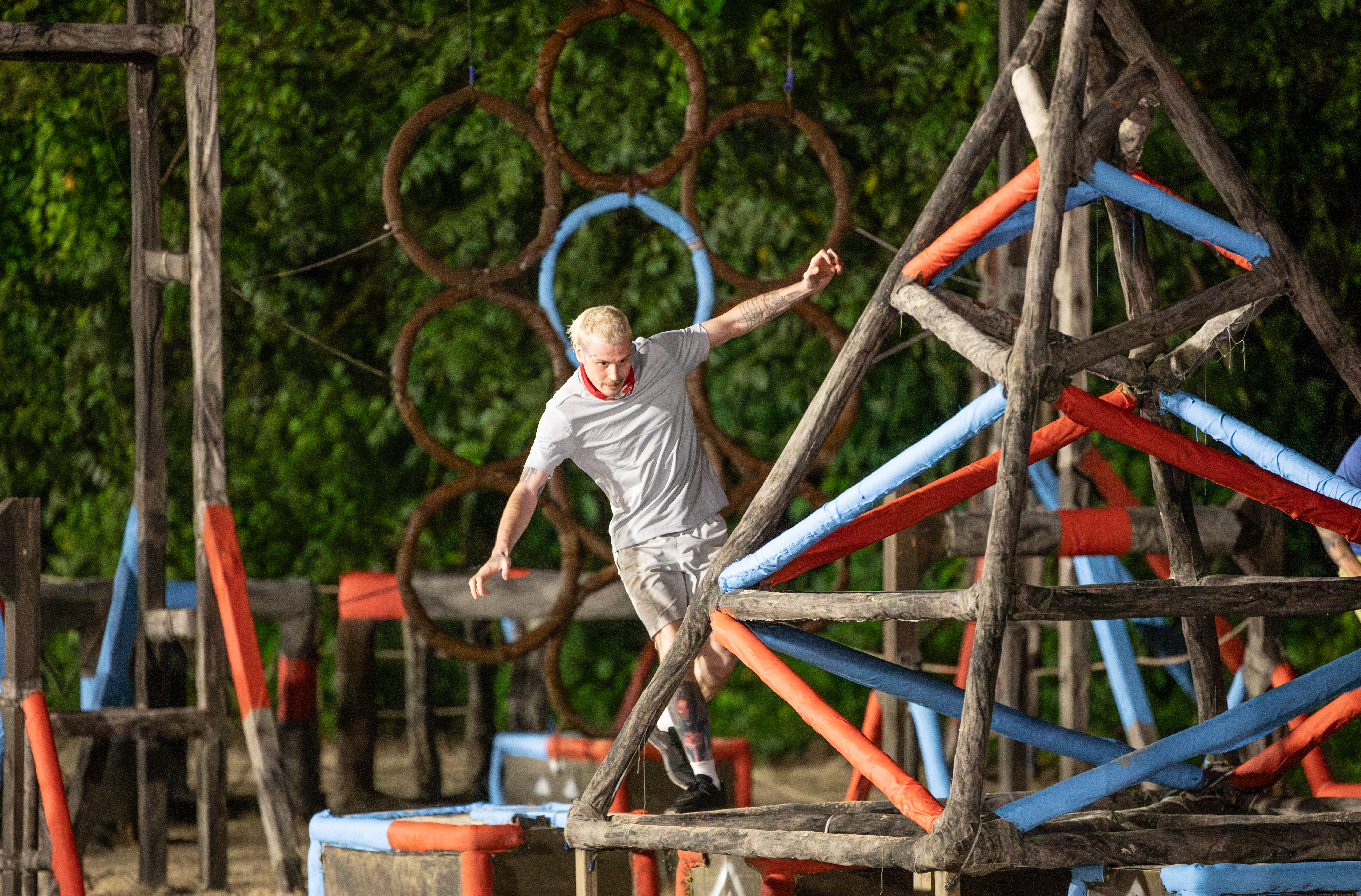 De la Survivor, pe scena Eurovision România 2026: „Am făcut foamea în junglă”. Cum sună melodia „Dor”, de la HVNDS