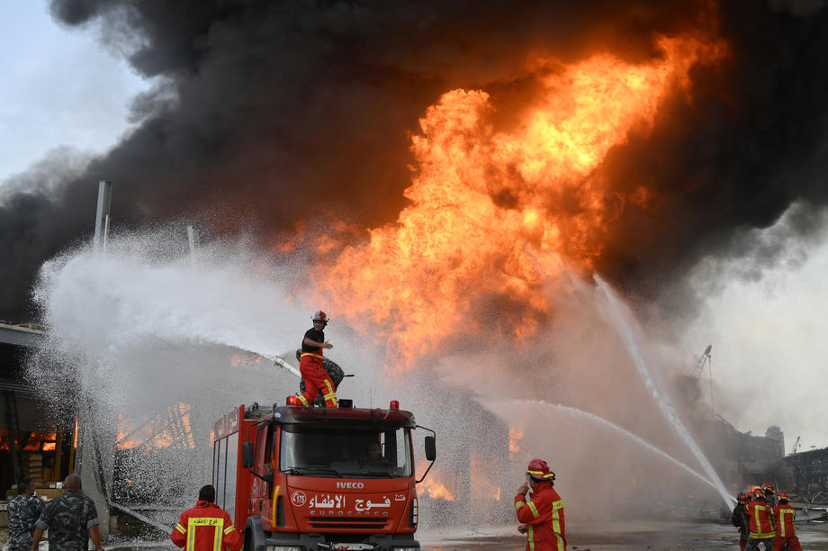 Incendiu de proporții în portul din Beirut, la o lună de la explozia care s-a soldat cu 190 de morți