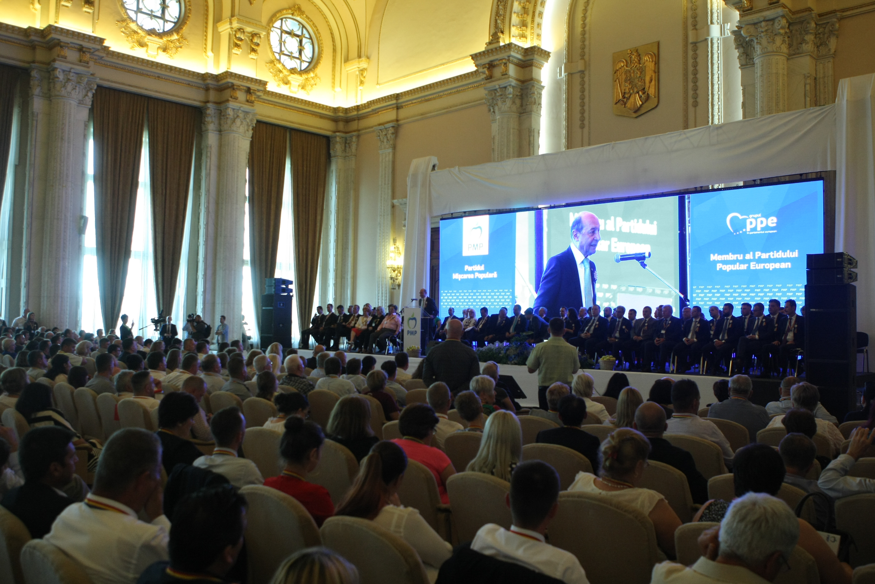 Schimb de replici dur între Turcescu și Băsescu, la Congresul PMP: ”M-aş fi aşteptat să rămâneţi la cârmă”/ ”Un căpitan are și el o licență care expiră” (VIDEO)