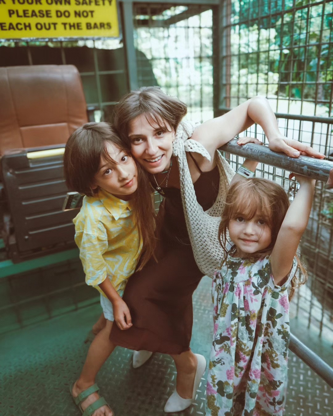 Copiii Danei Rogoz au hrănit peștii cu biberonul, în Bali: „A fost foarte drăguț”. Imagini din vacanța vedetei cu familia