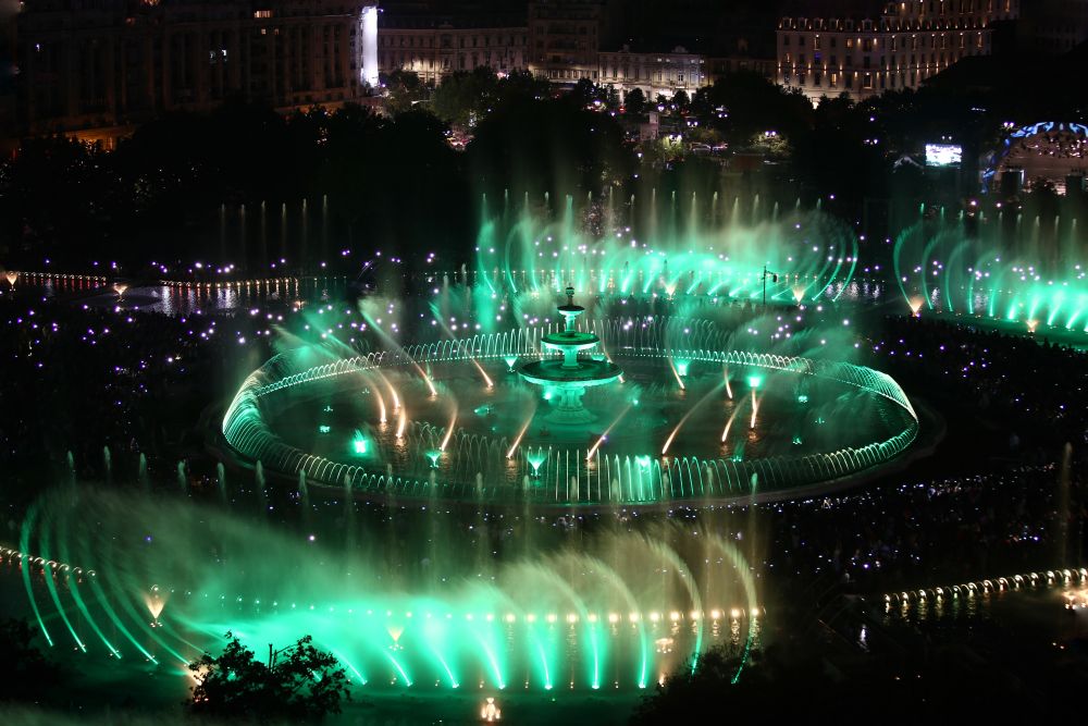 Primăria Capitalei reia show-ul "Simfonia apei" de la fântânile din Piaţa Unirii, în două seri