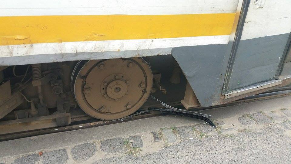 FOTO | Accident rutier între un tramvai și un autoturism, pe bulevardul Dimitrie Pompeiu din Capitală, în zona Pipera
