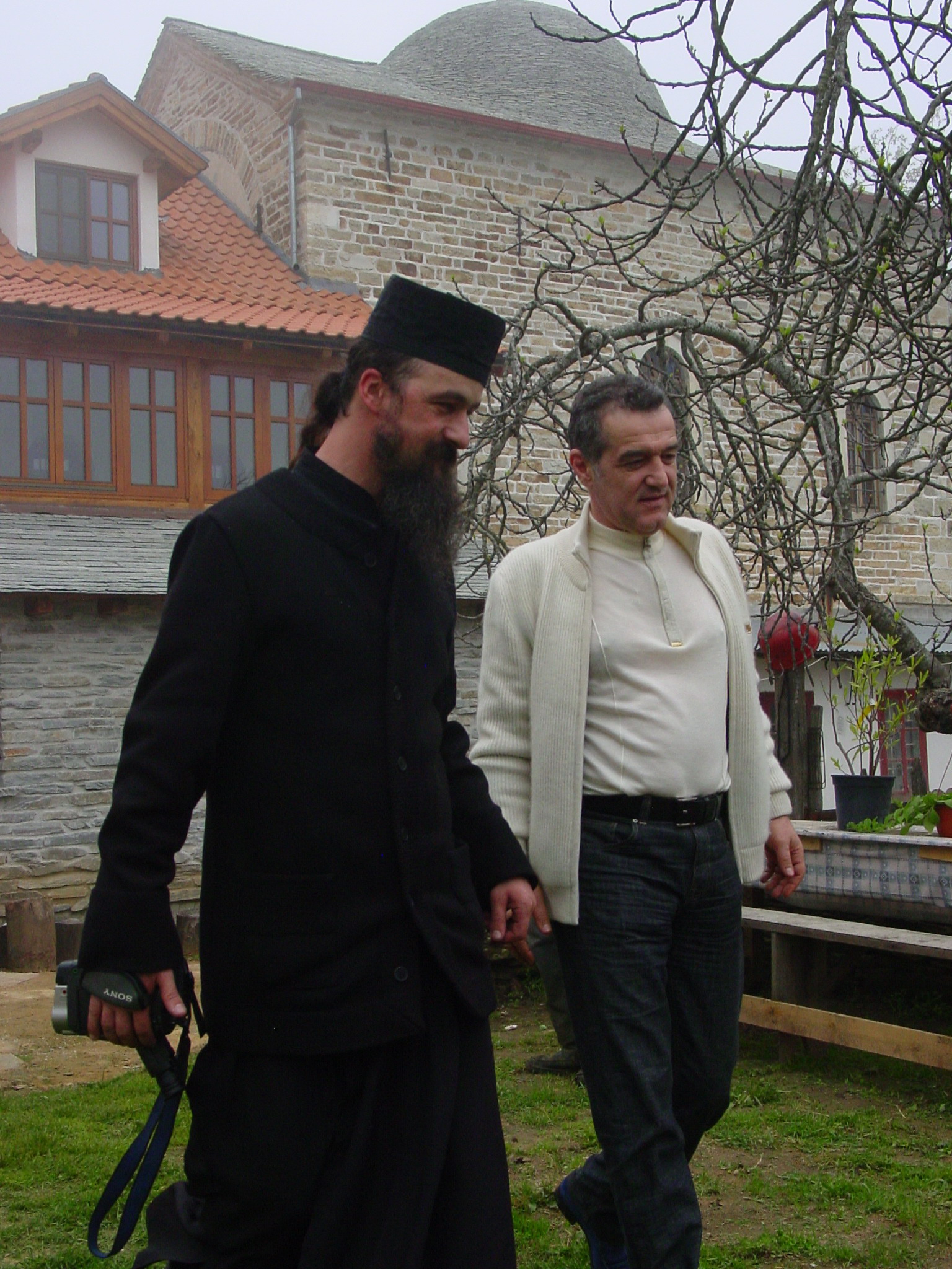 GALERIE FOTO / Cu pozele acestea îşi va ilustra Gigi Becali trilogia. Imagini unice