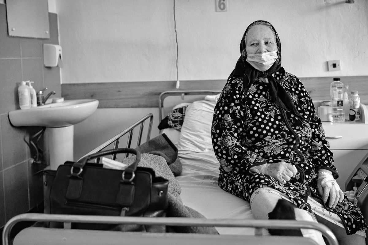 Despre oxigen, cafeină şi spiritul sacrificat al sărbătorilor în spitalul COVID din Roşiori de Vede: „O să picăm toţi la un moment dat”