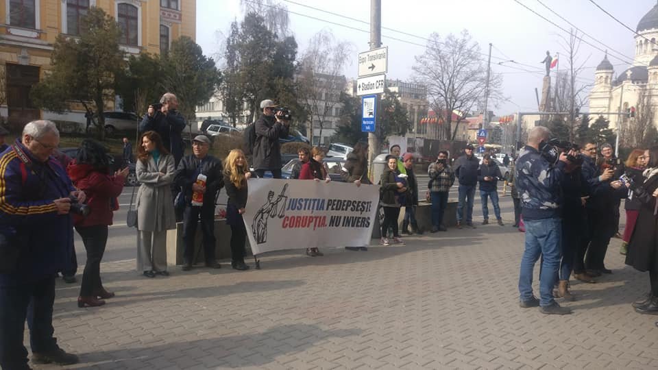 Peste 100 de magistrați au protestat la Cluj, față de Ordonanța 7 / FOTO&VIDEO