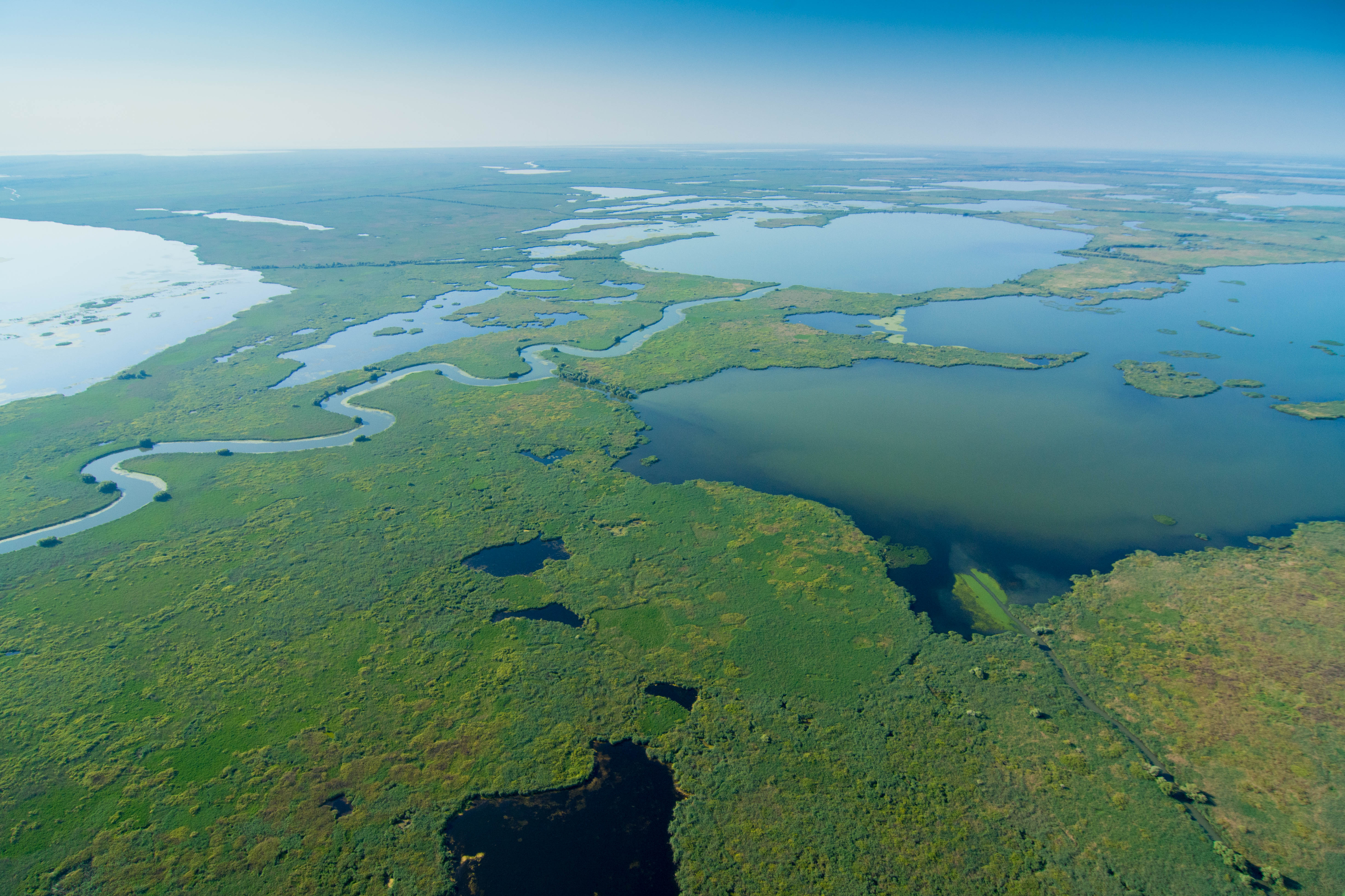 Ce parcuri naționale și parcuri naturale sunt în România. Care este diferența dintre un parc național și unul natural