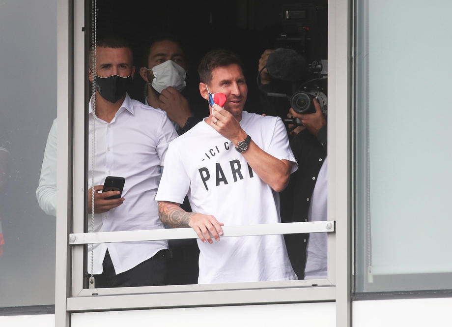 Leo Messi, primire triumfală la Paris. Fotbalistul argentinian, așteptat la aeroport de sute de suporteri