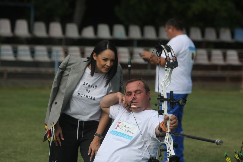 FOTO&VIDEO | Andreea Marin i-a prezentat pe eroii Invictus. Libertatea și Fundația Ringer au donat 10.000 de euro pentru soldații răniți în războaie