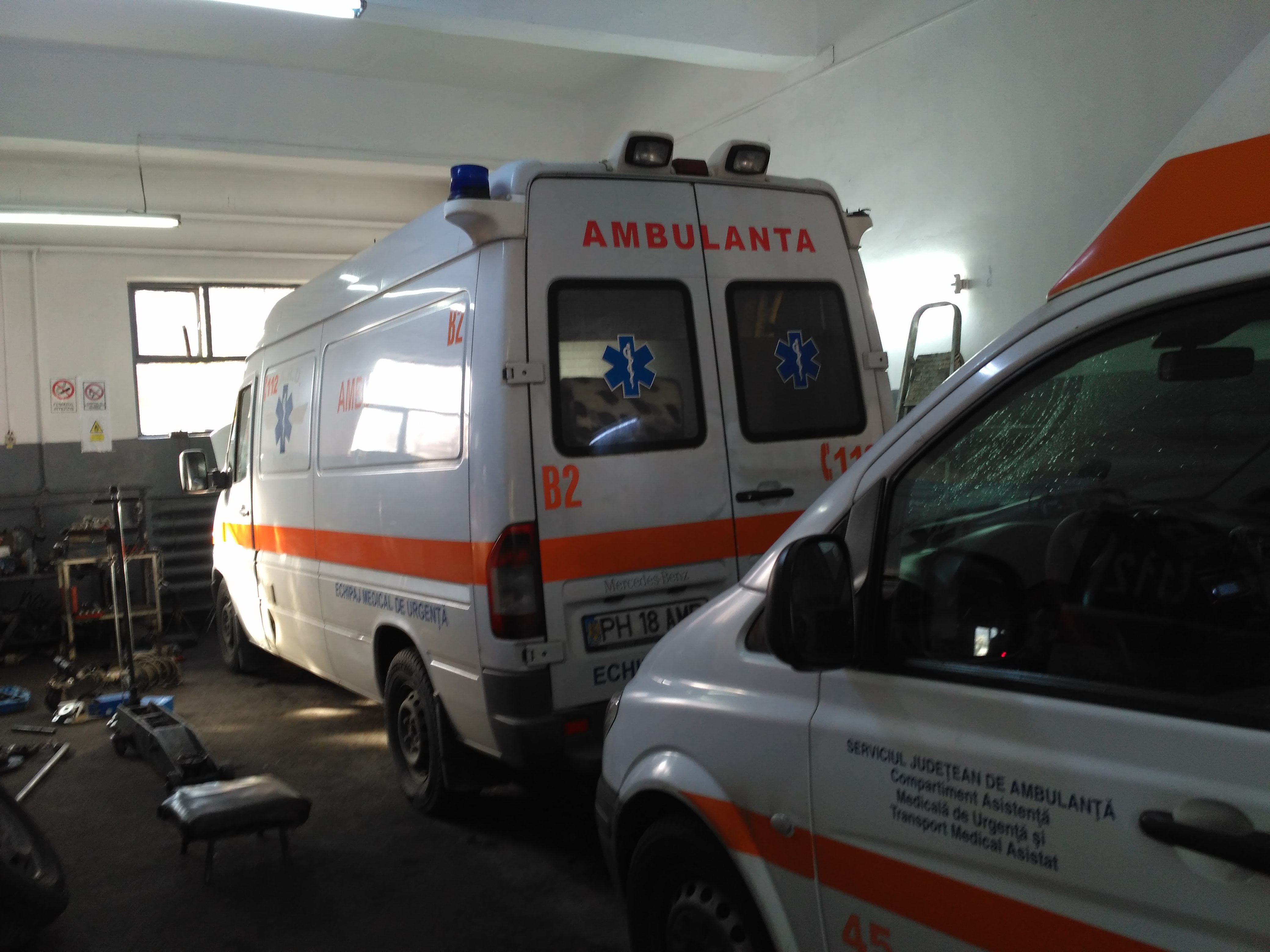 A chemat ambulanța ca să ajungă la discotecă, iar apoi s-a lăudat pe Facebook