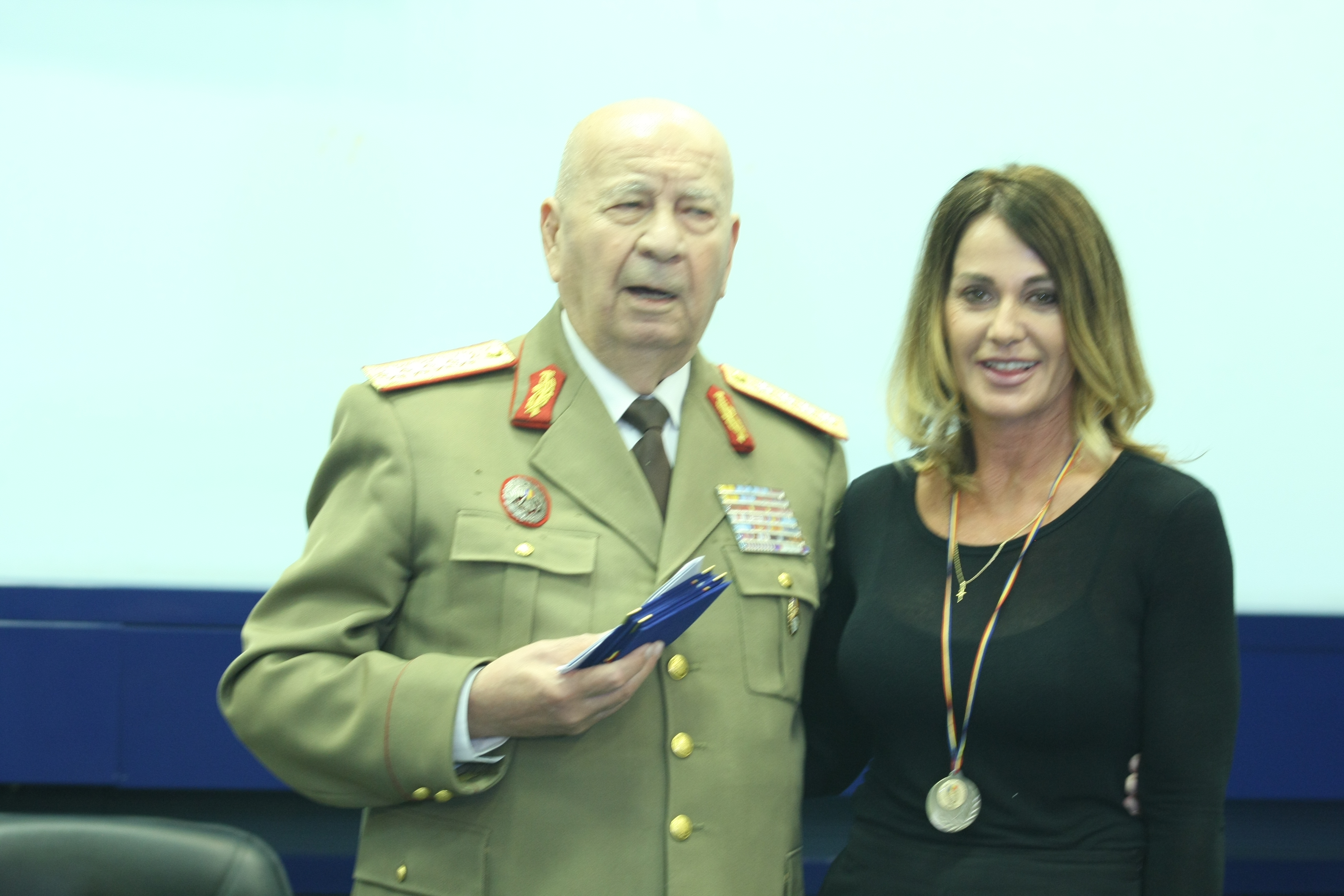 Nicolae Vieru și-a lansat o carte despre gimnastică, dar și în care Ilie Năstase are partea lui de glorie: ^”Ne-a dus acasă la Diana Ross!”. Nasty confirmă și aruncă ”bomba”: ”Am și divorțat după aia!” / GALERIE FOTO