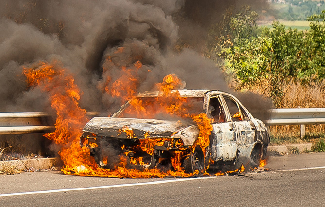 Kigyulladt egy autó az M7-es autópályán: a tűzoltók gyorsan eloltották