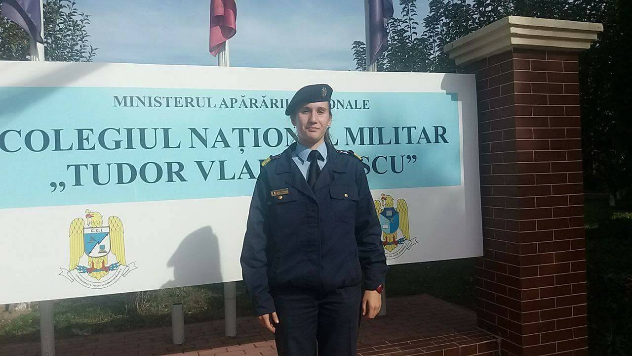 REPORTAJ: Cadeta Cezara Vlad îmbină pasiunea pentru karate cu strictețea hainei militare. O “prințesă” cu centură neagră pe tatami!