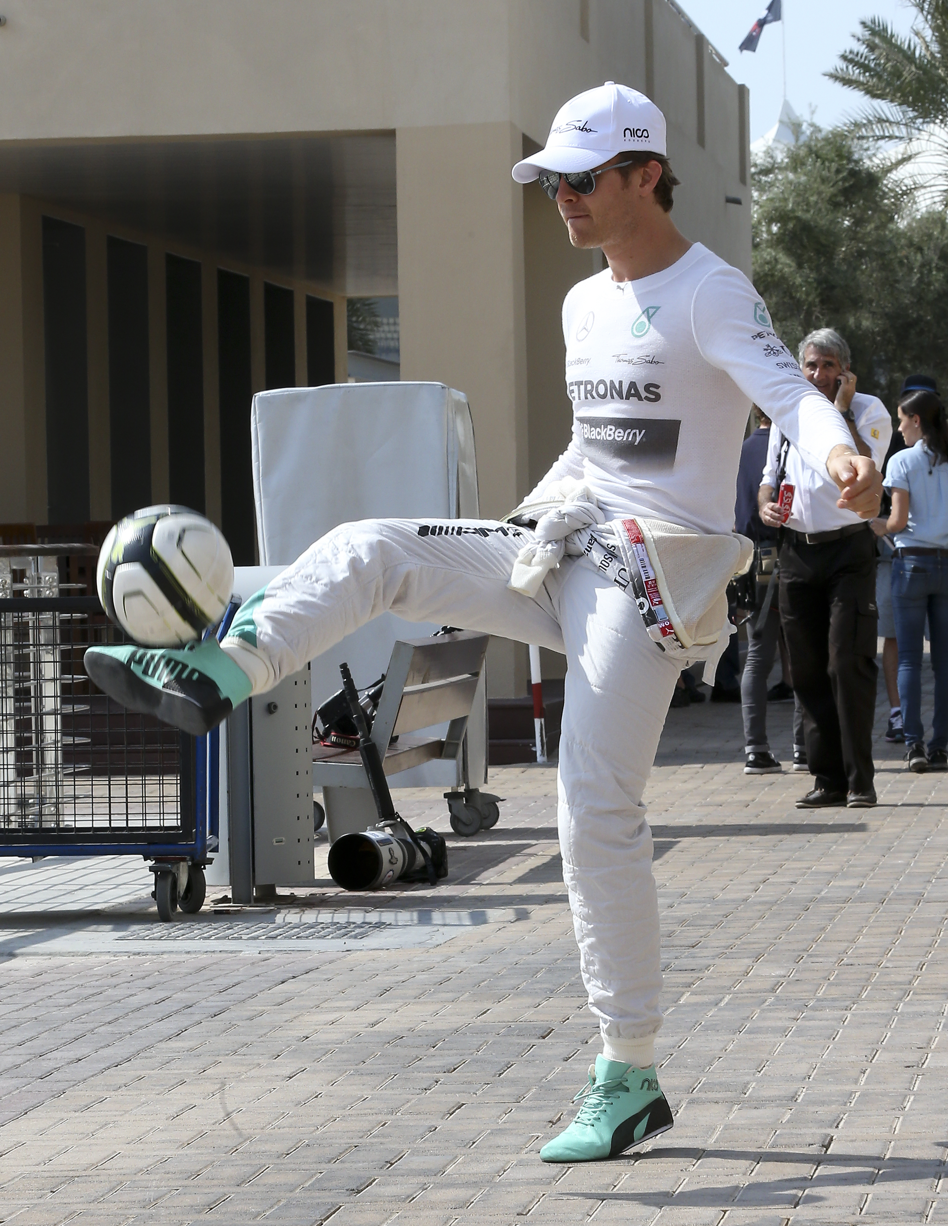 GALERIE FOTO / Nico Rosberg a lăsat Formula 1 şi s-a apucat de fotbal! 