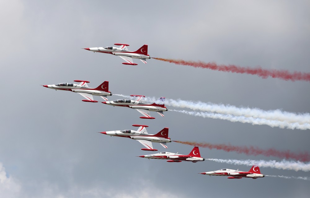 UPDATE. Programul BIAS 2018. Ce se întâmplă la show-ul aviatic cu 150 de aeronave şi peste 100 de piloţi şi paraşutişti din 13 ţări / FOTO&VIDEO