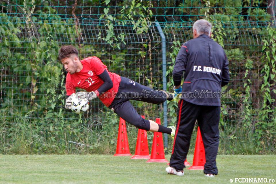 Mușchi de ”câine neîmblânzit”. Feussi dă tonul antrenamentelor lui Dinamo