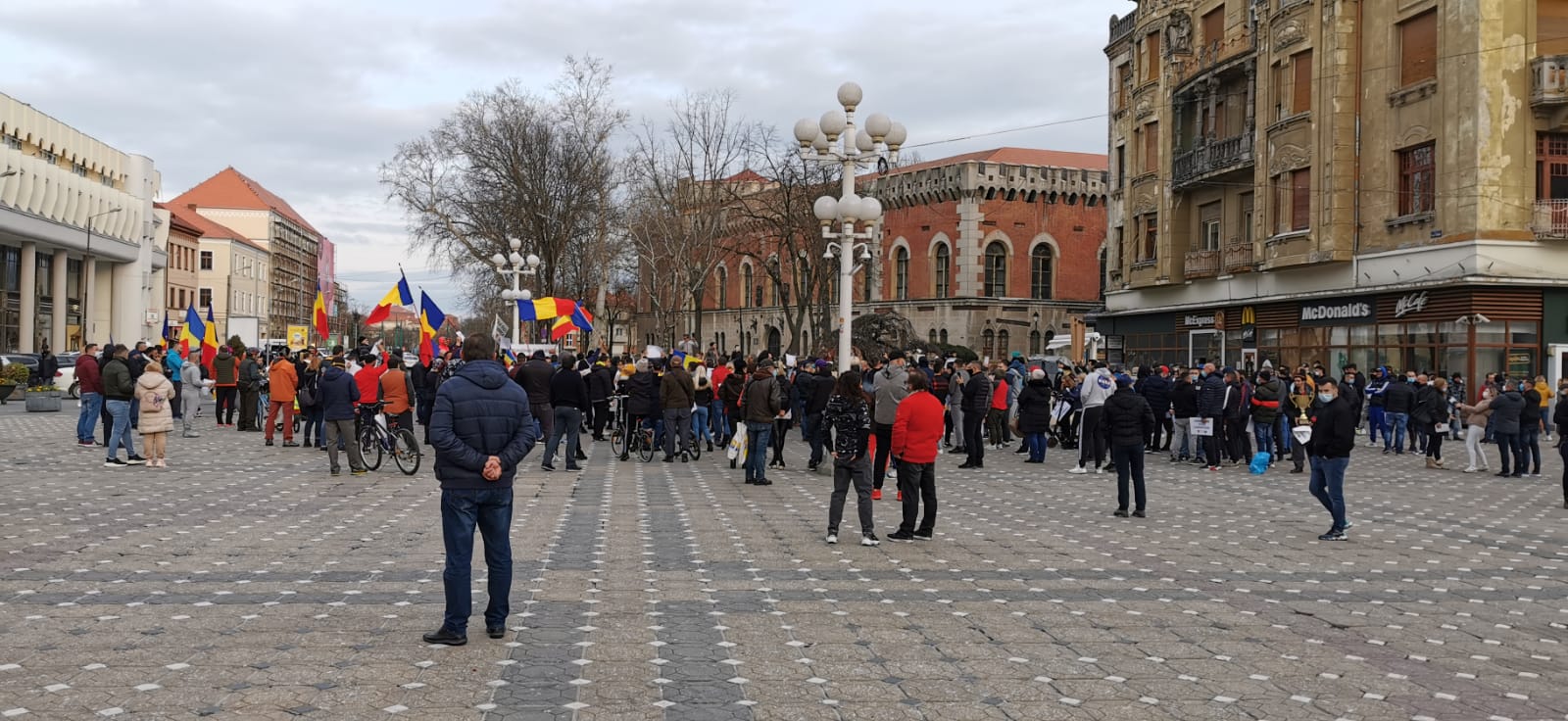 Protestul anti-restricții din Capitală, încheiat cu violențe și arestări. Manifestații și în alte orașe din țară