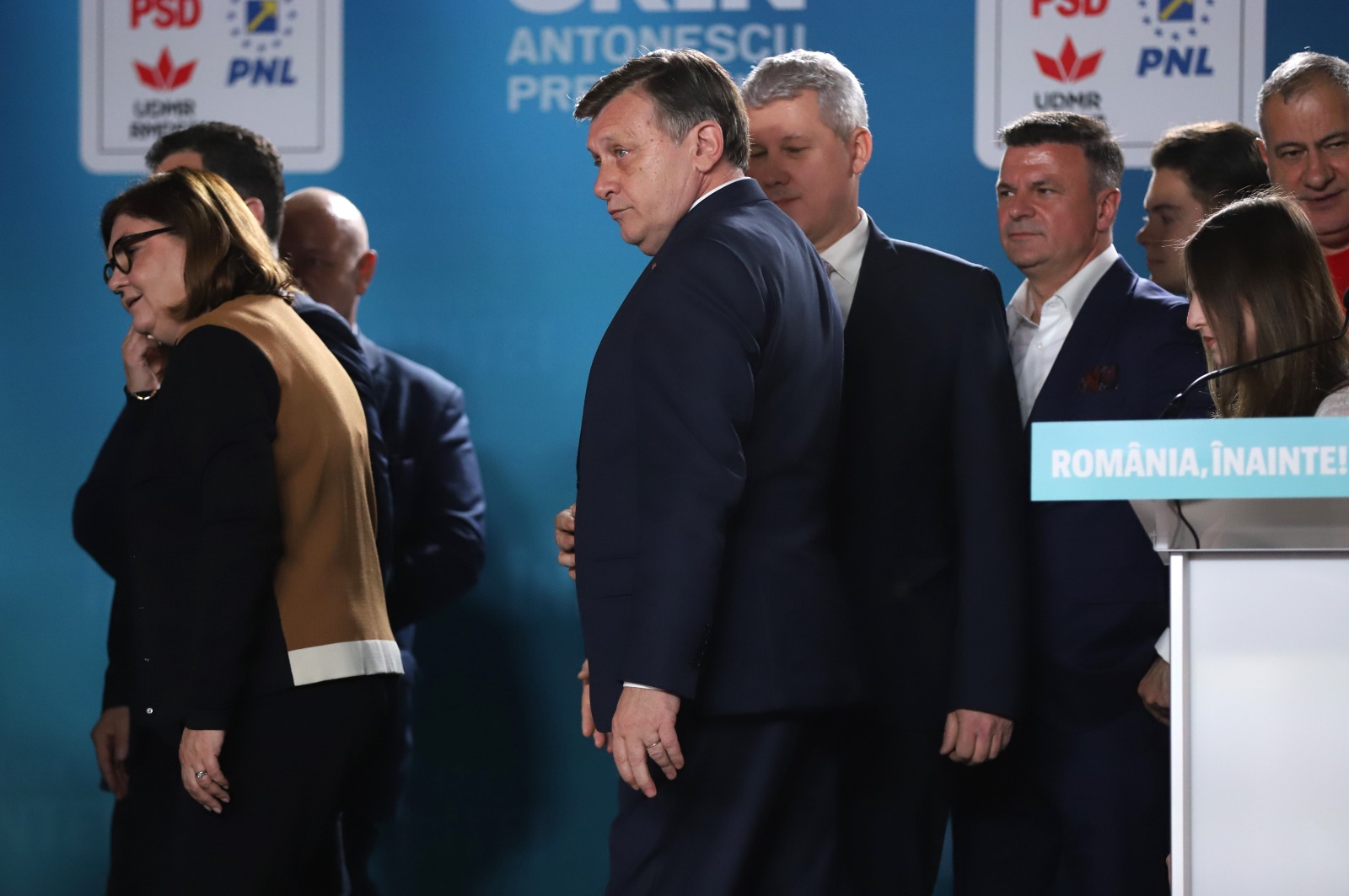 Acuzații interne de sabotaj electoral în Coaliția PSD-PNL-UDMR. Fețe triste și optimism rezervat în echipa lui Crin Antonescu REPORTAJ