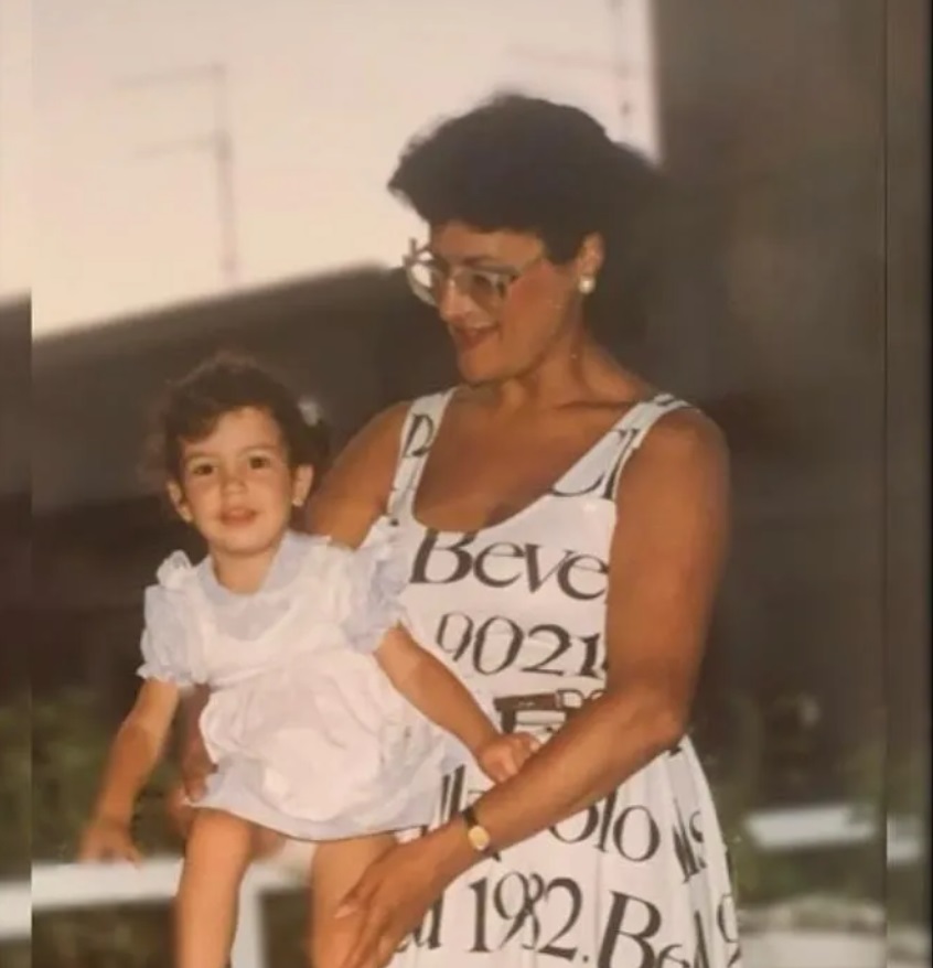 Adrian Năstase e în doliu. Dana Barb, sora lui, a murit: „Era cu trei ani mai mică. A suferit mult în viață”