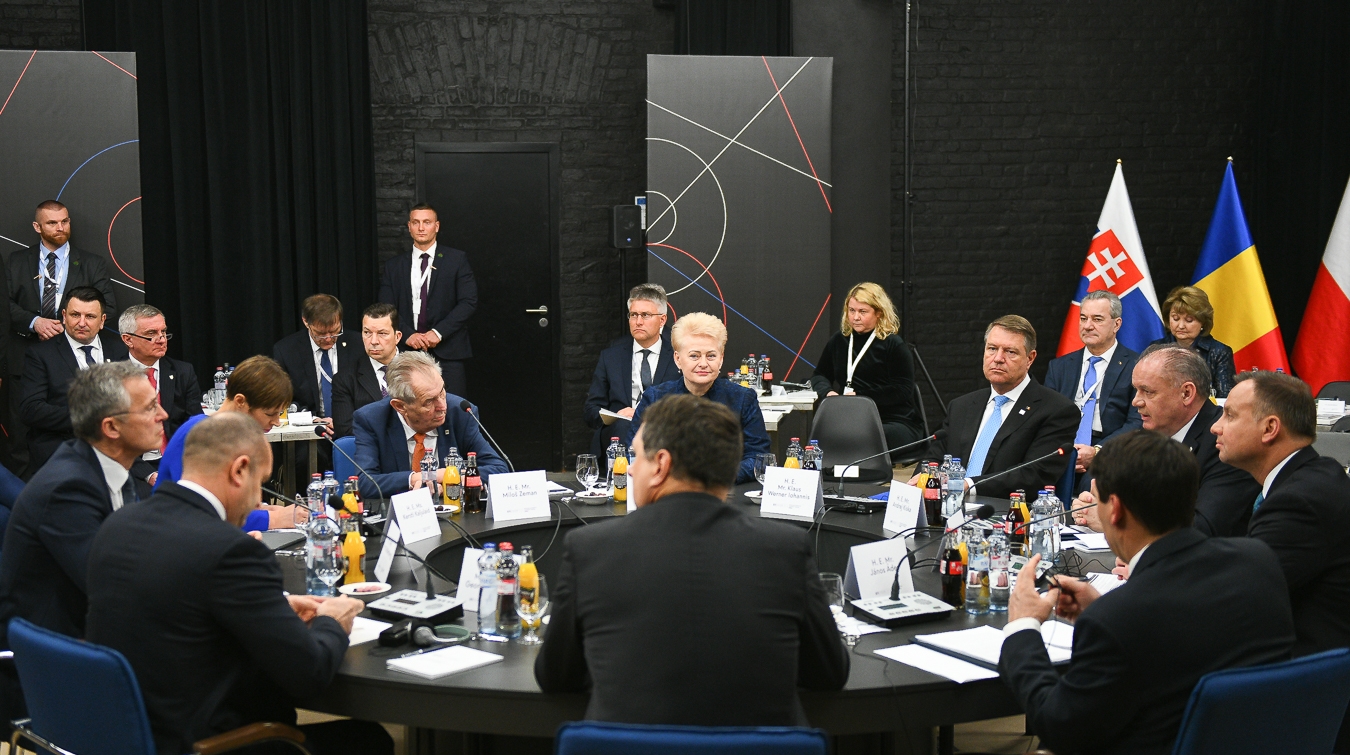 FOTO | Klaus Iohannis, la summitul NATO B9 în Slovacia: "Sunt profund îngrijorat de evoluţiile din regiunea Mării Negre"