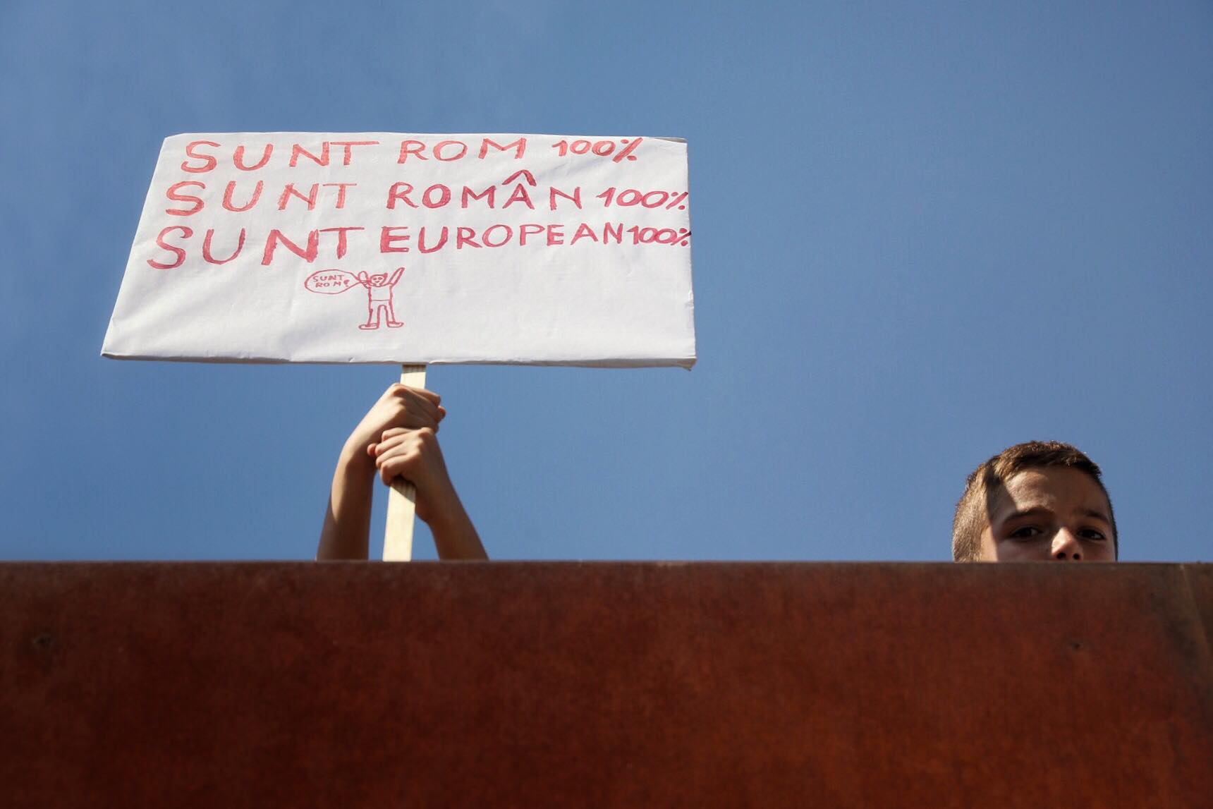 GALERIE FOTO / "Ziua Internaţională a Rezistenţei Romilor" a fost celebrată printr-un marș, astăzi, în Capitală