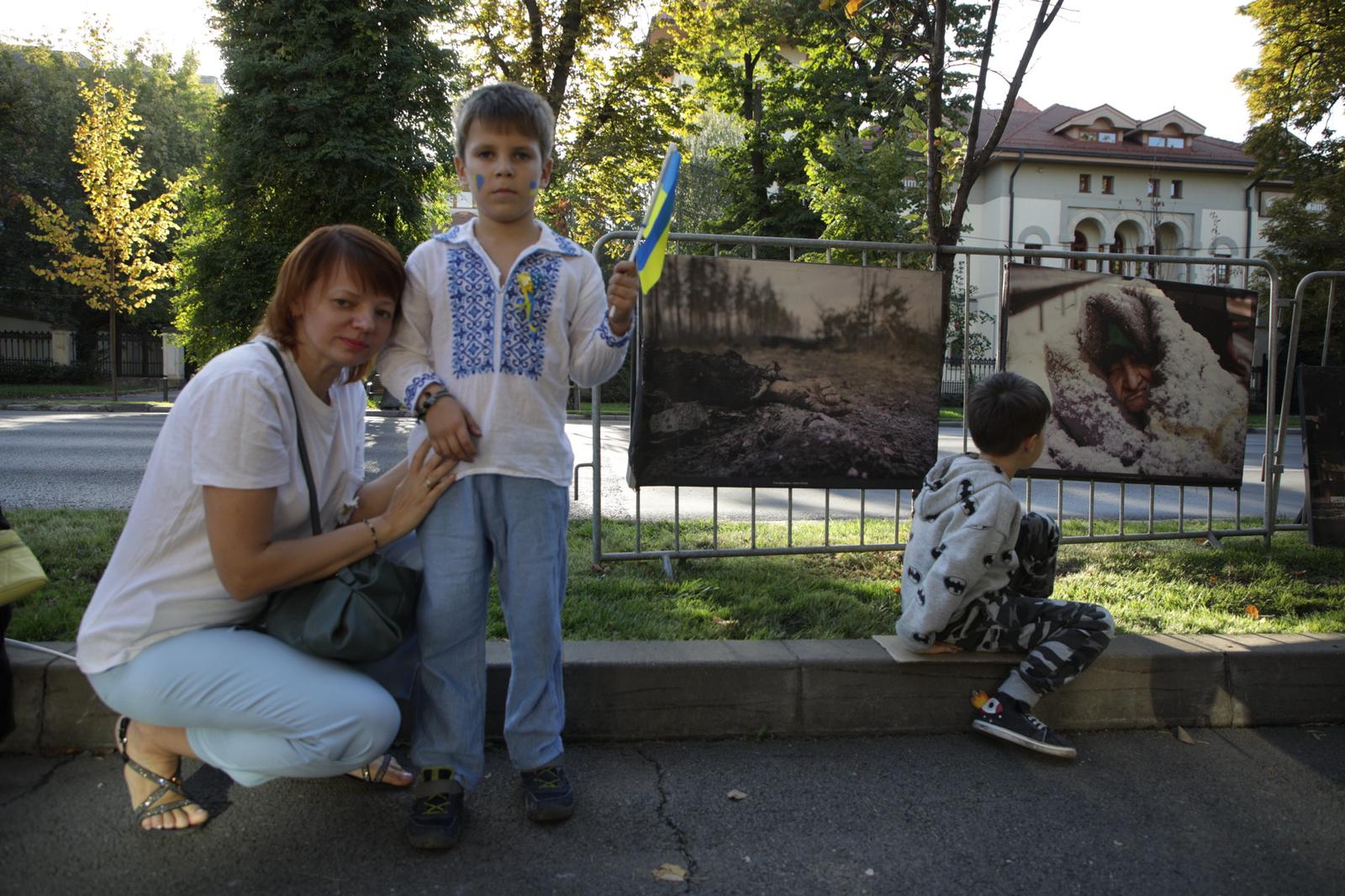 Ucrainenii din București au protestat în fața Ambasadei Rusiei. „Ne dorim foarte mult să ne întoarcem acasă”