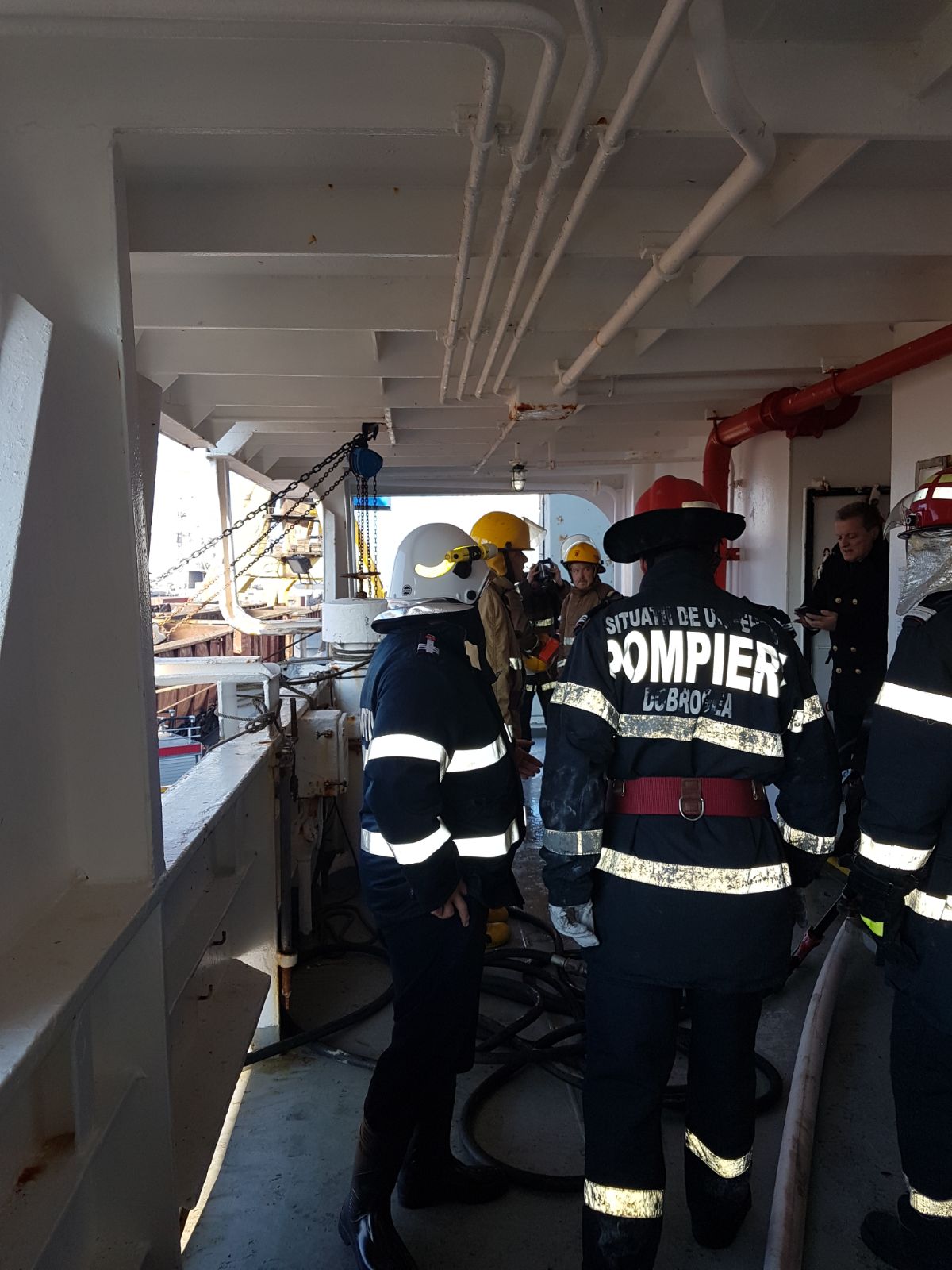 UPDATE: Arde o navă în Portul Constanța. Trei membri ai echipajului au nevoie de ajutor | FOTO&VIDEO